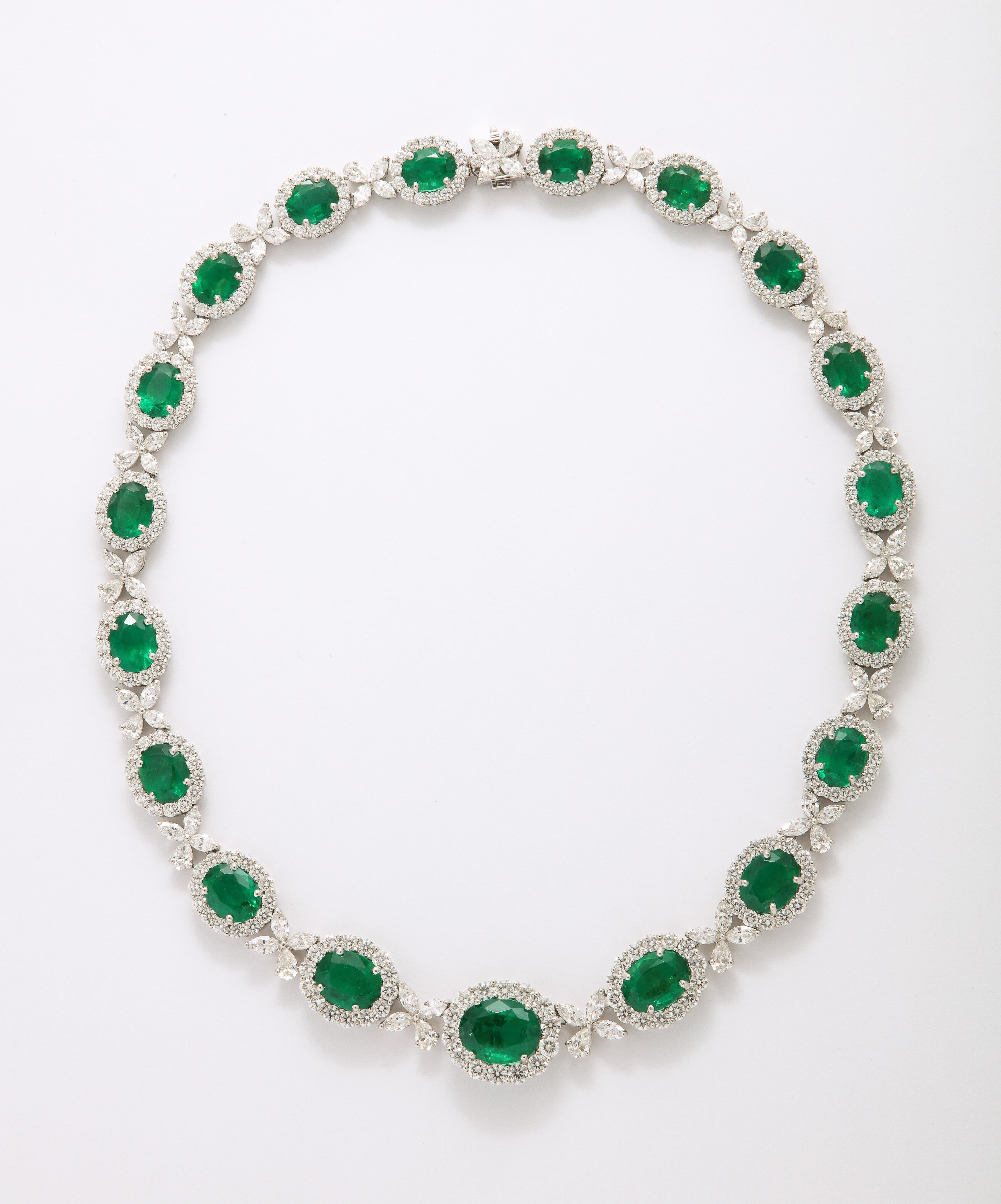 Smaragd- und Diamant-Halskette Damen im Angebot