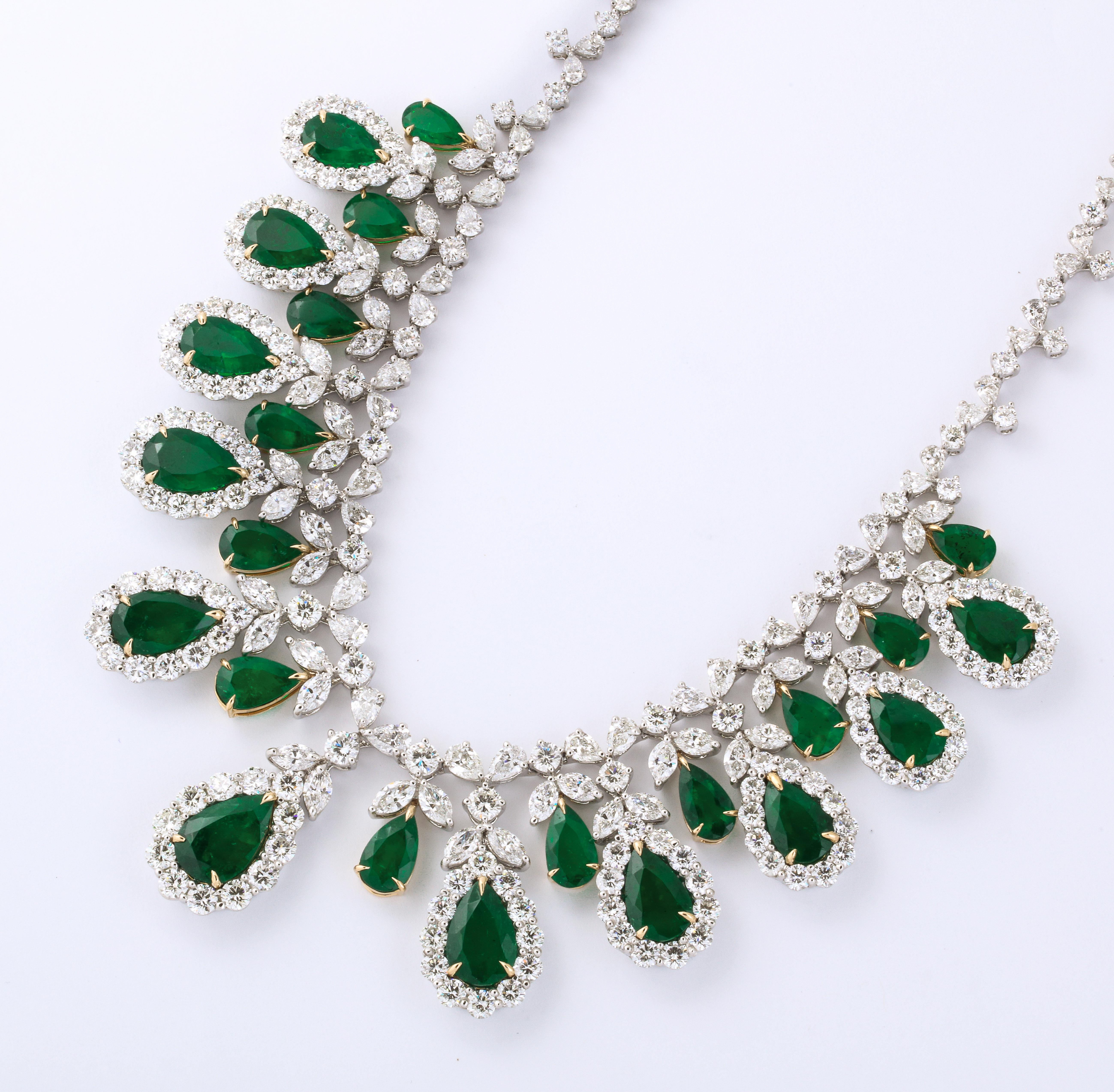 Emerald and Diamond Necklace In New Condition For Sale In New York, NY