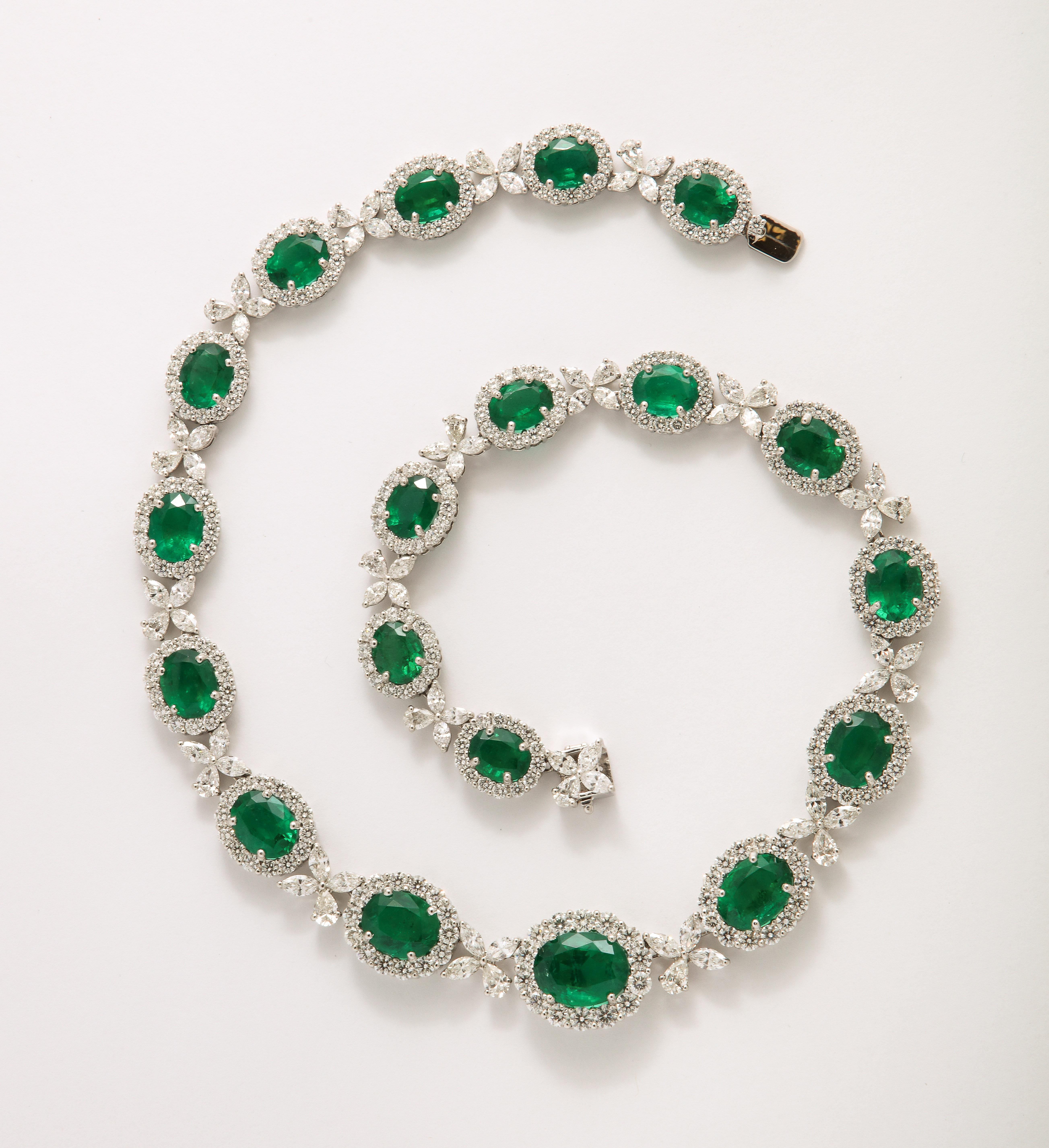 Smaragd- und Diamant-Halskette im Angebot 2