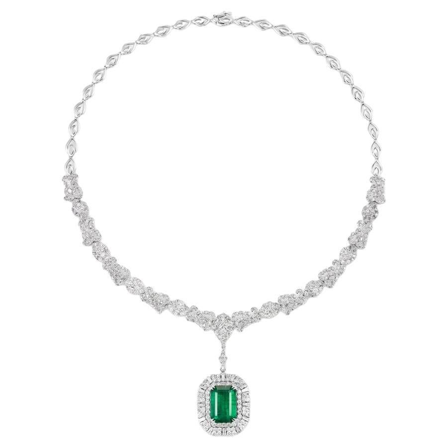 18k White Gold 9.07ct Emerald And 8.41ct Diamond Necklace For Sale