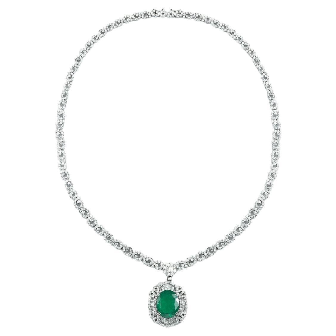 18k White Gold 8.91ct Emerald And 11.71ct Diamond Necklace For Sale