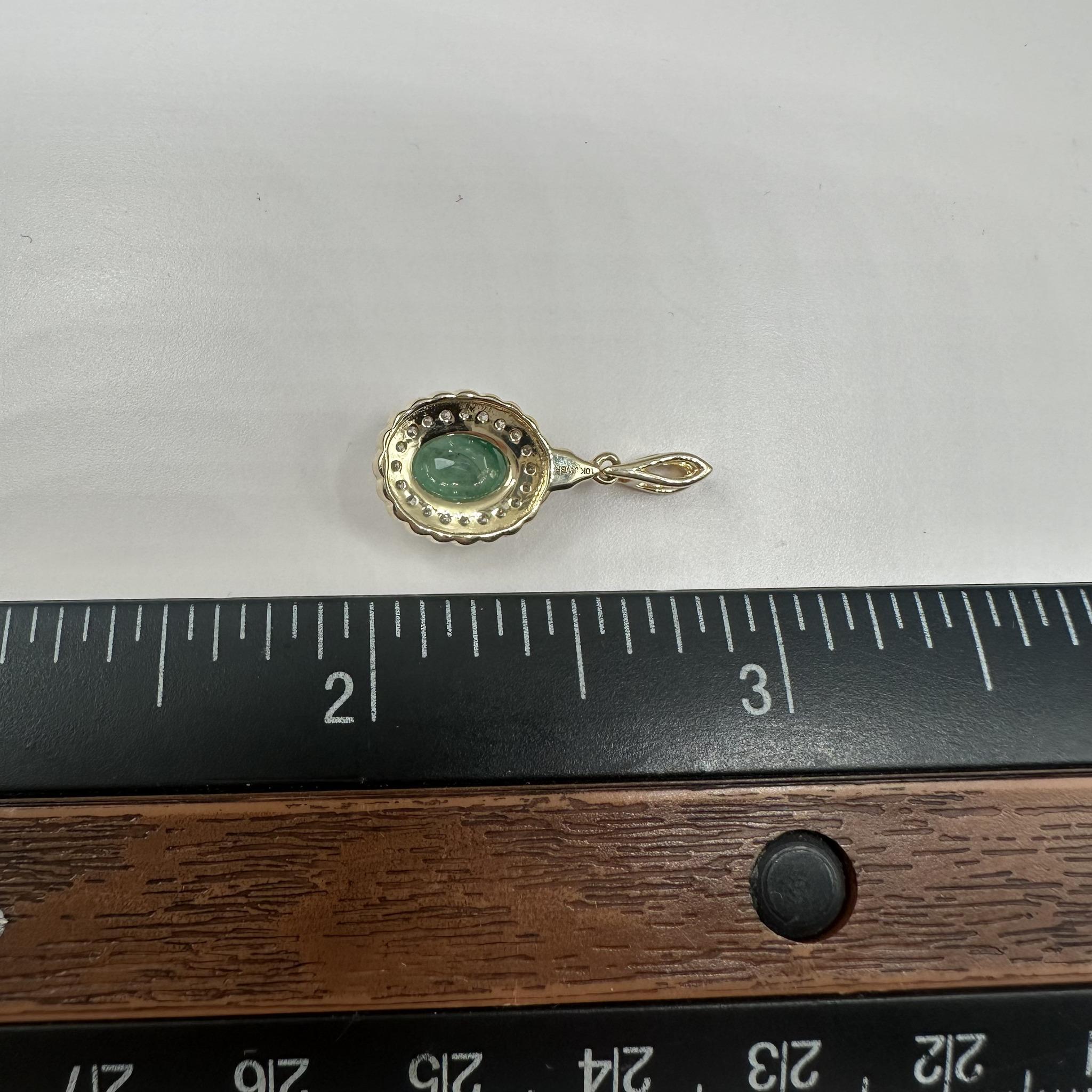 da uomo o donna Collana di smeraldi e diamanti in oro giallo 10kt - 0,18ctw, 7x5,2mm, New in vendita