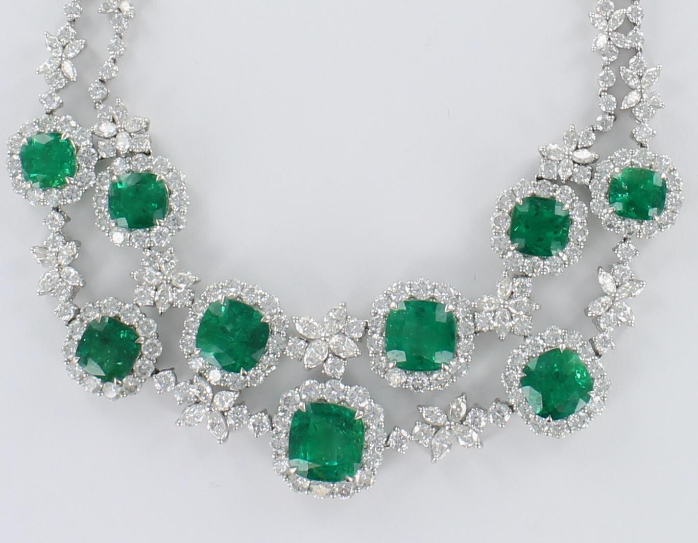 Contemporary Emerald and Diamond Necklace in 18 Karat White Gold For Sale