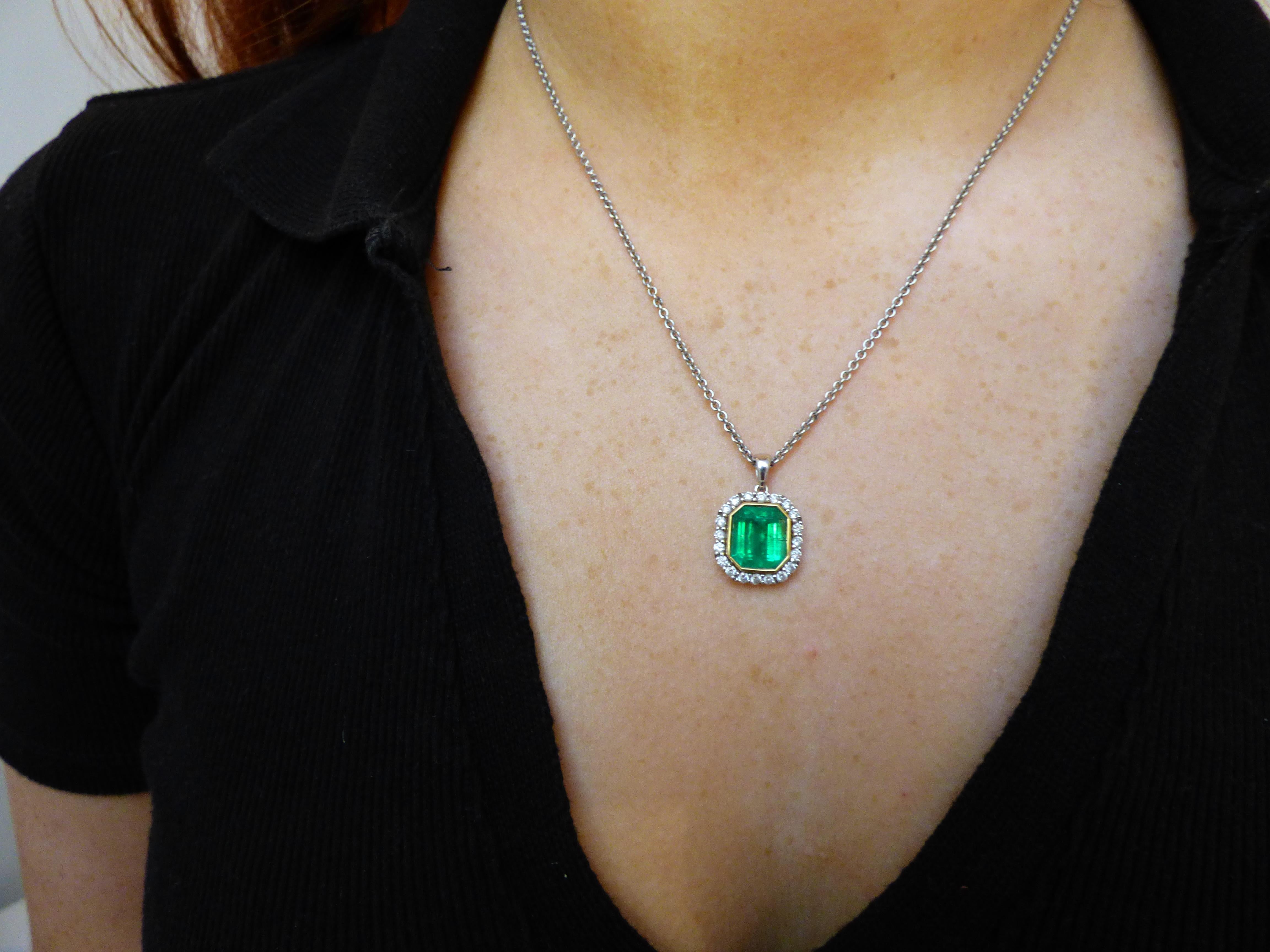 Women's Emerald and Diamond Pendant in 18K Gold For Sale