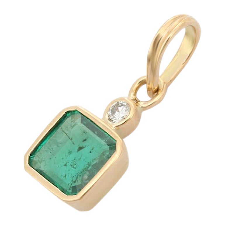 Emerald and Diamond Pendant in 18K Yellow Gold For Sale