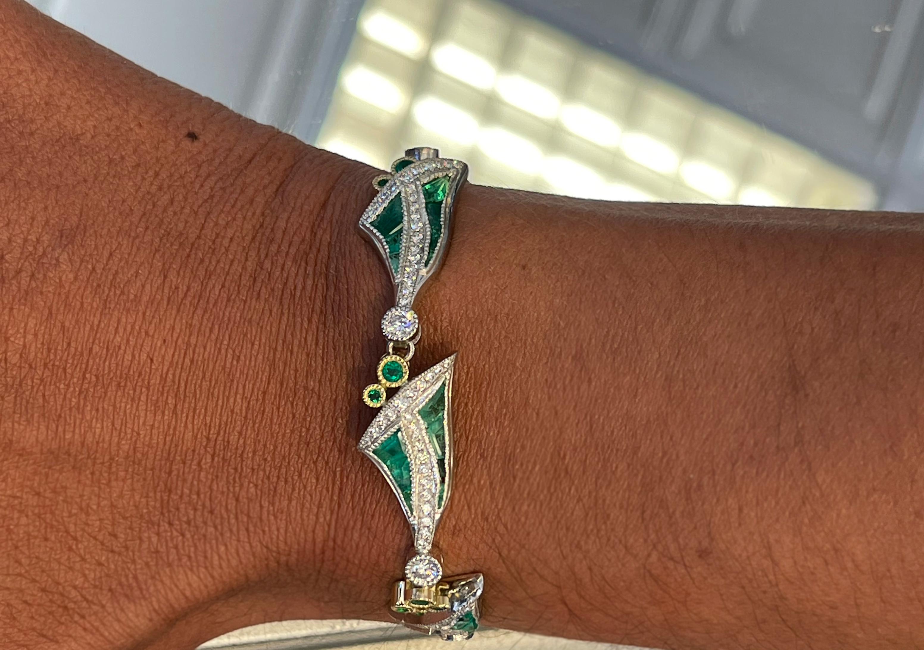 Pulsera de esmeraldas y diamantes en platino y oro amarillo de 18k en Excelente estado para la venta en Aliso Viejo, CA