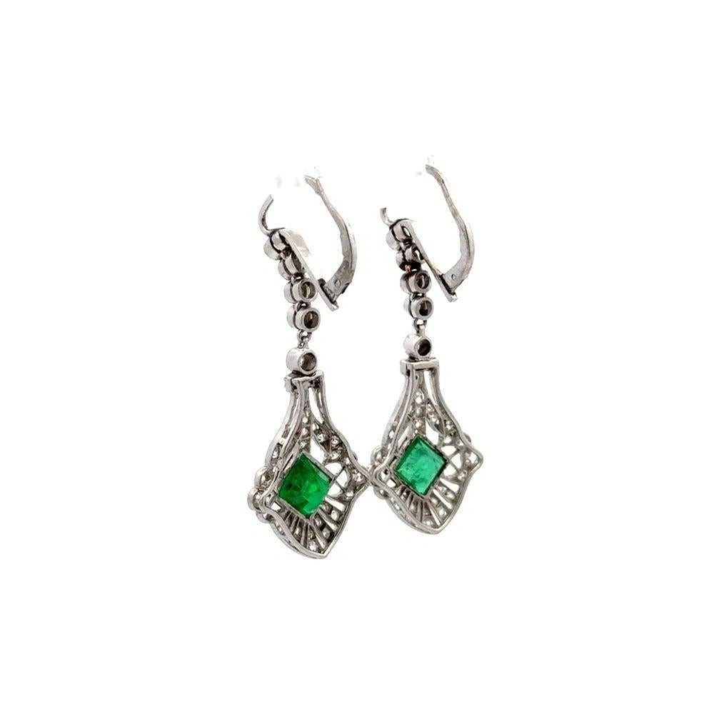 Taglio misto Orecchini a goccia con smeraldo e diamanti in platino in stile Art Deco in vendita