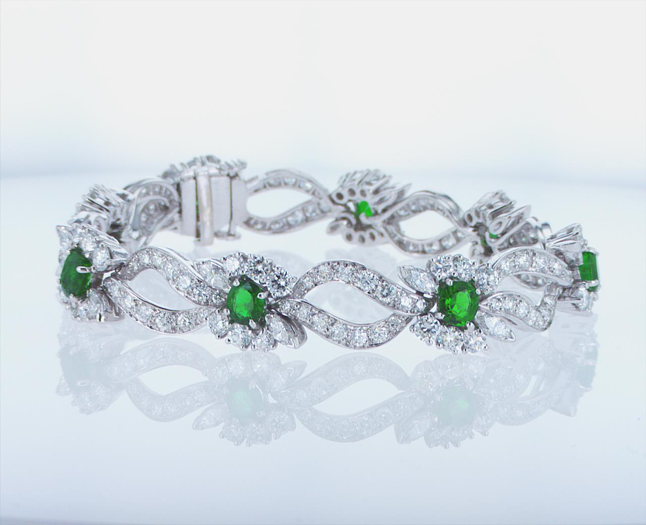 Emerald and Diamond Platinum Bracelet For Sale 2