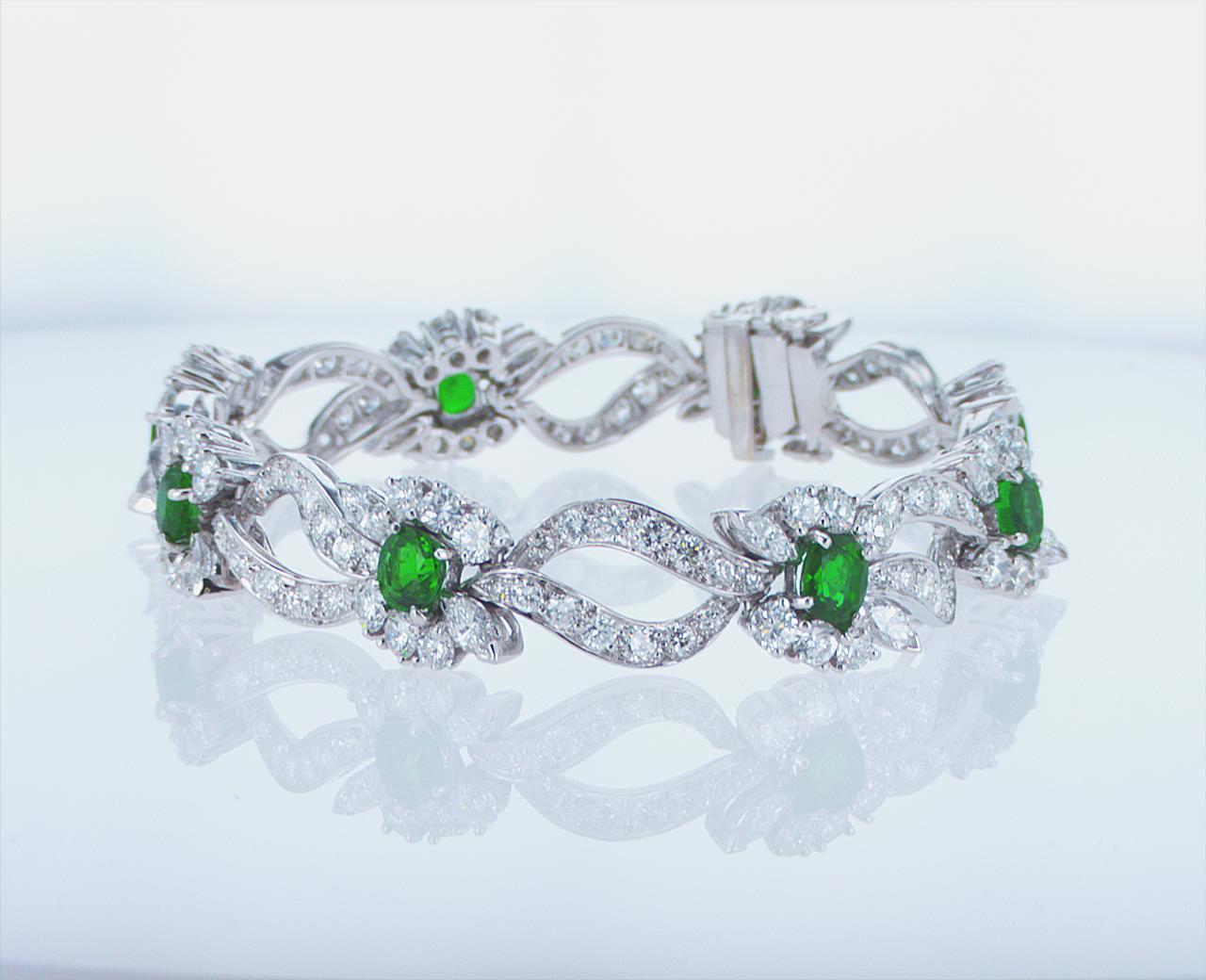 Emerald and Diamond Platinum Bracelet For Sale 3