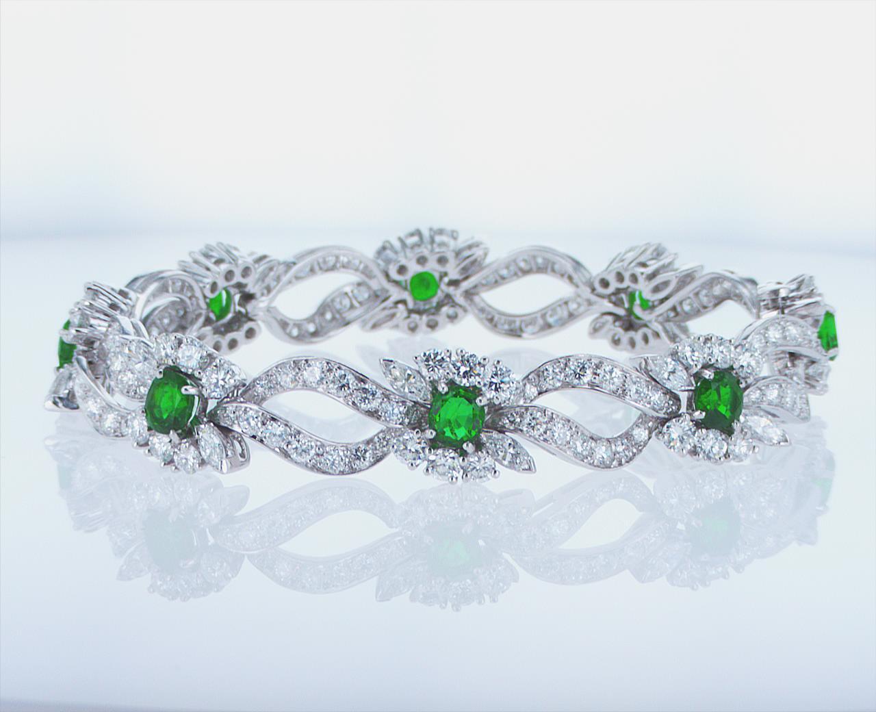 Emerald and Diamond Platinum Bracelet For Sale 5