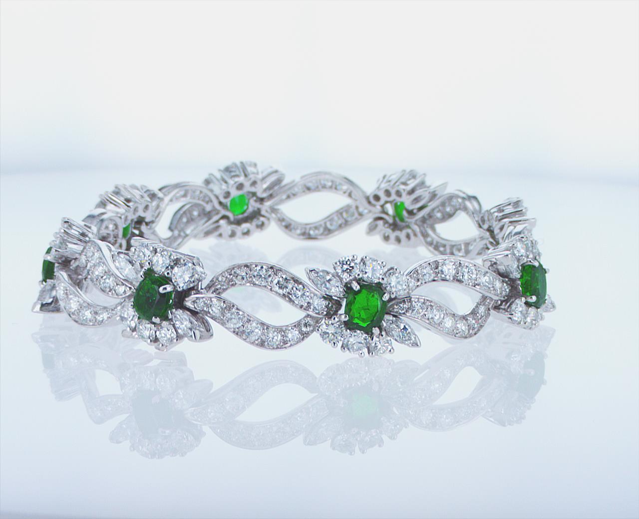 Modern Emerald and Diamond Platinum Bracelet For Sale