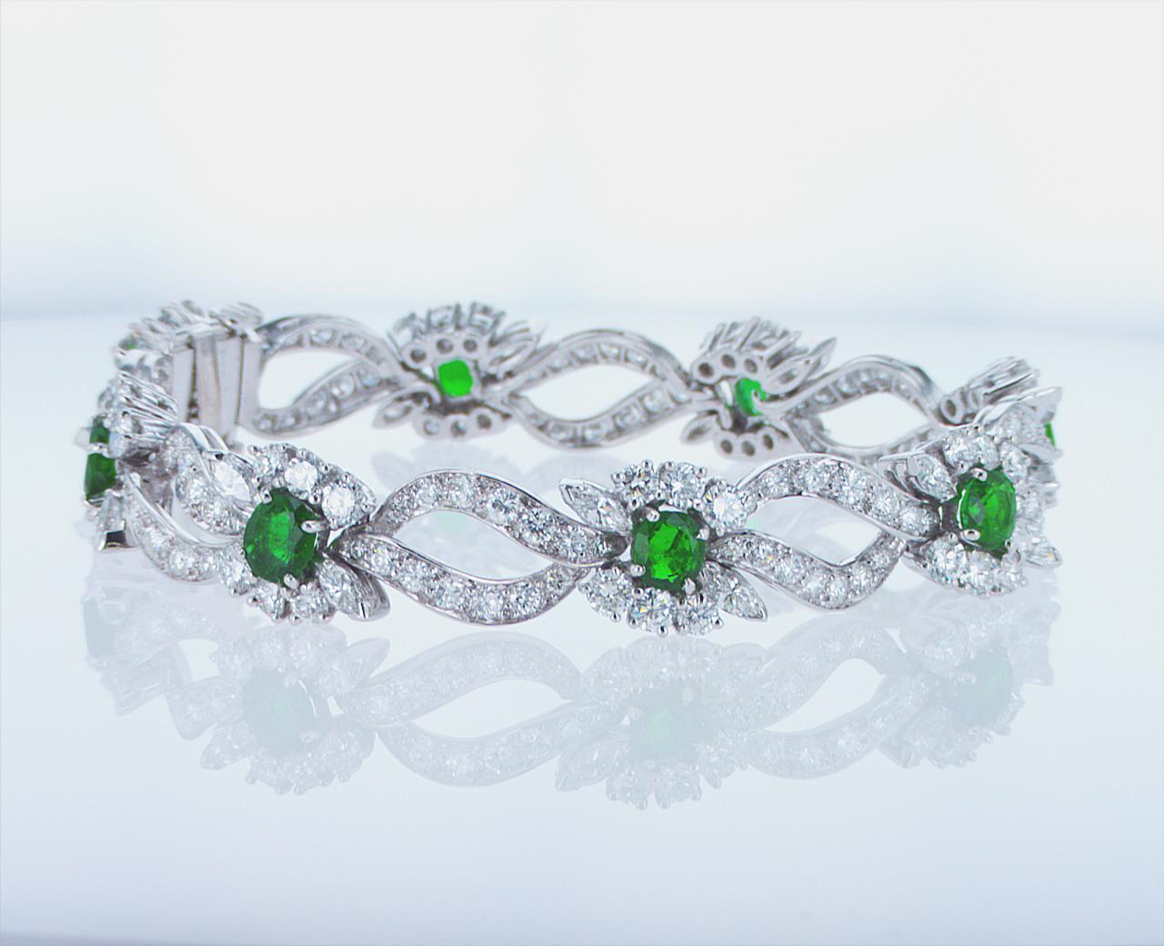 Emerald and Diamond Platinum Bracelet For Sale 1