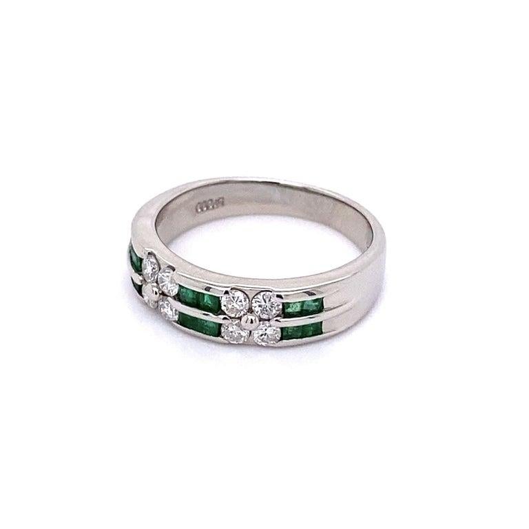 Emerald and Diamond Platinum Cocktail Band Ring Estate Fine Jewelry In Excellent Condition For Sale In Montreal, QC