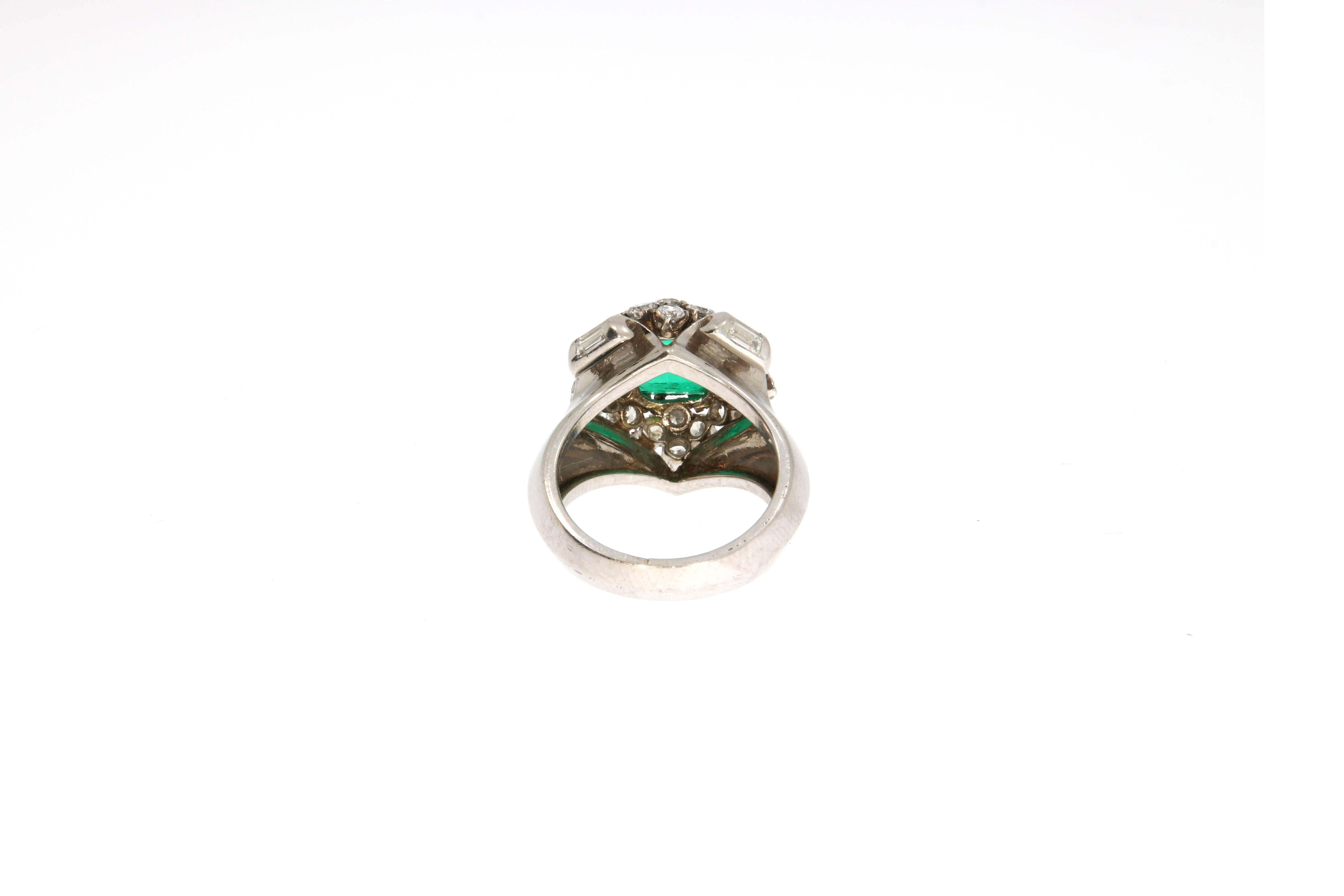 Women's Emerald and Diamond Platinum Cocktail Ring, circa 1940-1950 For Sale