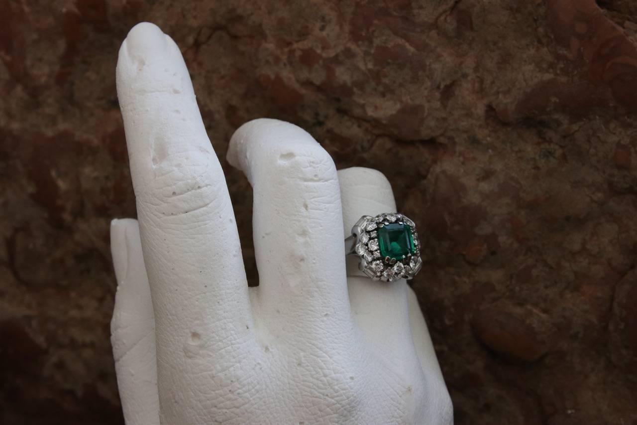 Emerald and Diamond Platinum Cocktail Ring, circa 1940-1950 For Sale 2