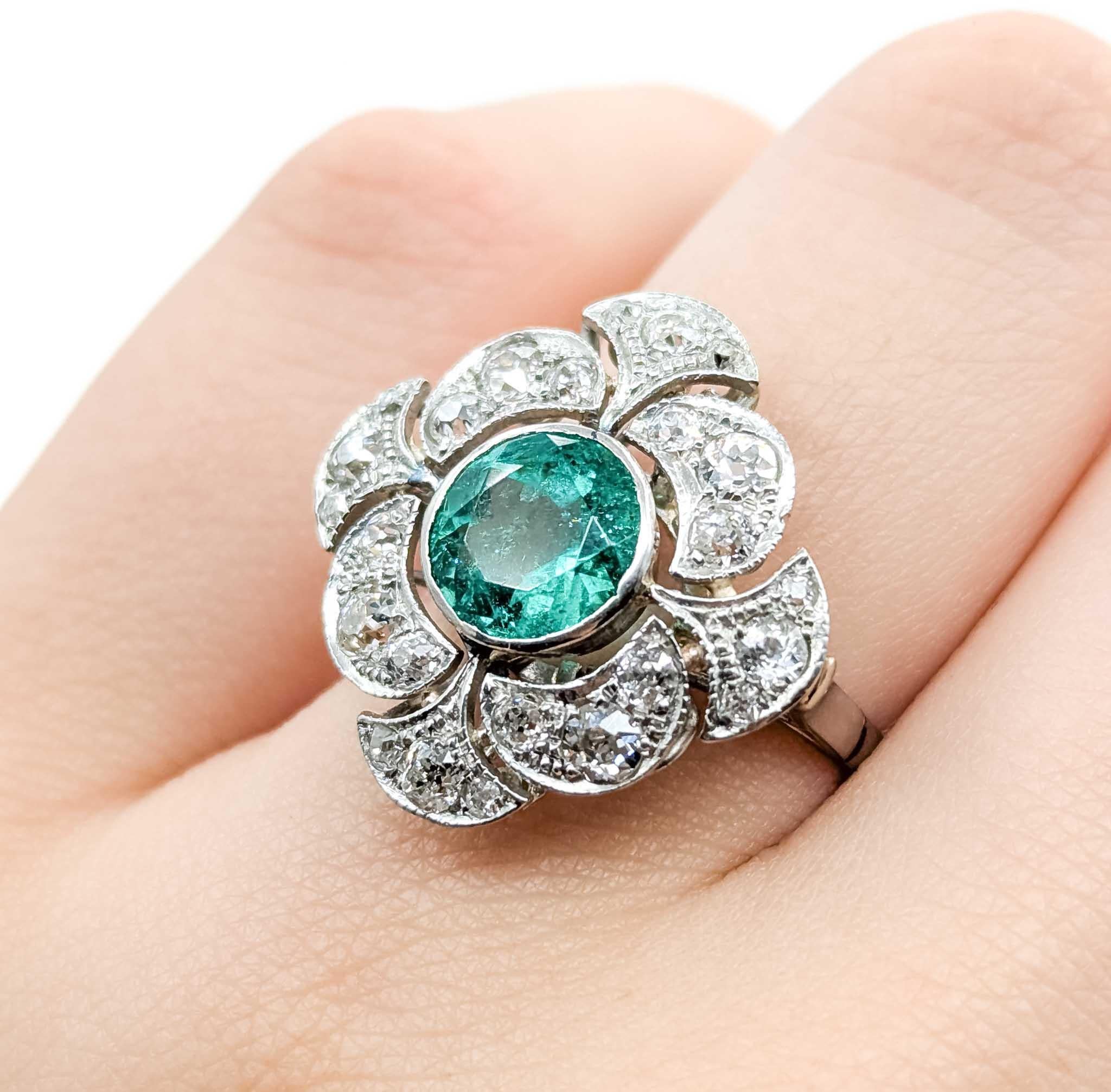 Anillo de platino con esmeralda y diamantes en Excelente estado para la venta en Bloomington, MN