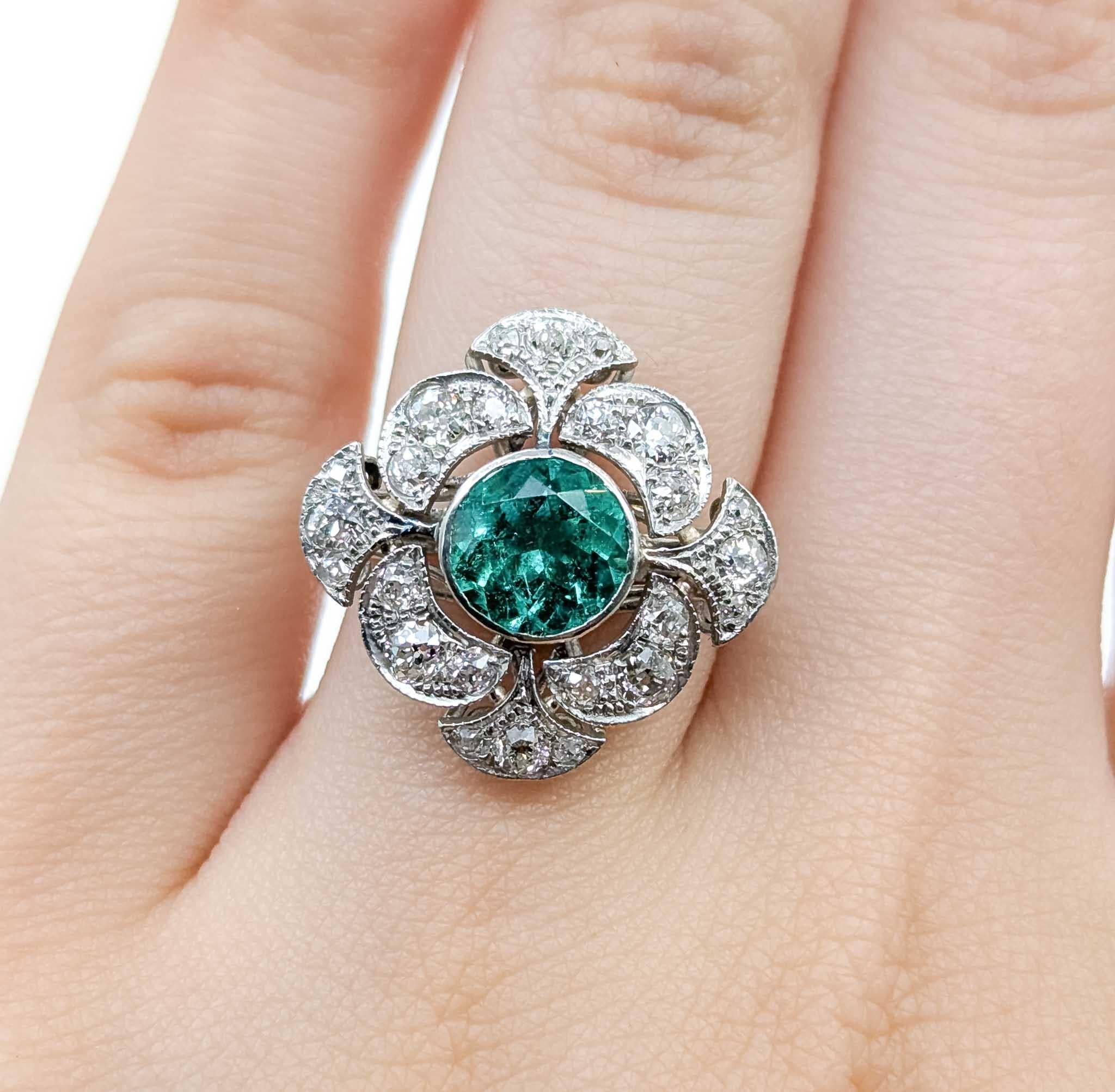 De las mujeres Anillo de platino con esmeralda y diamantes en venta