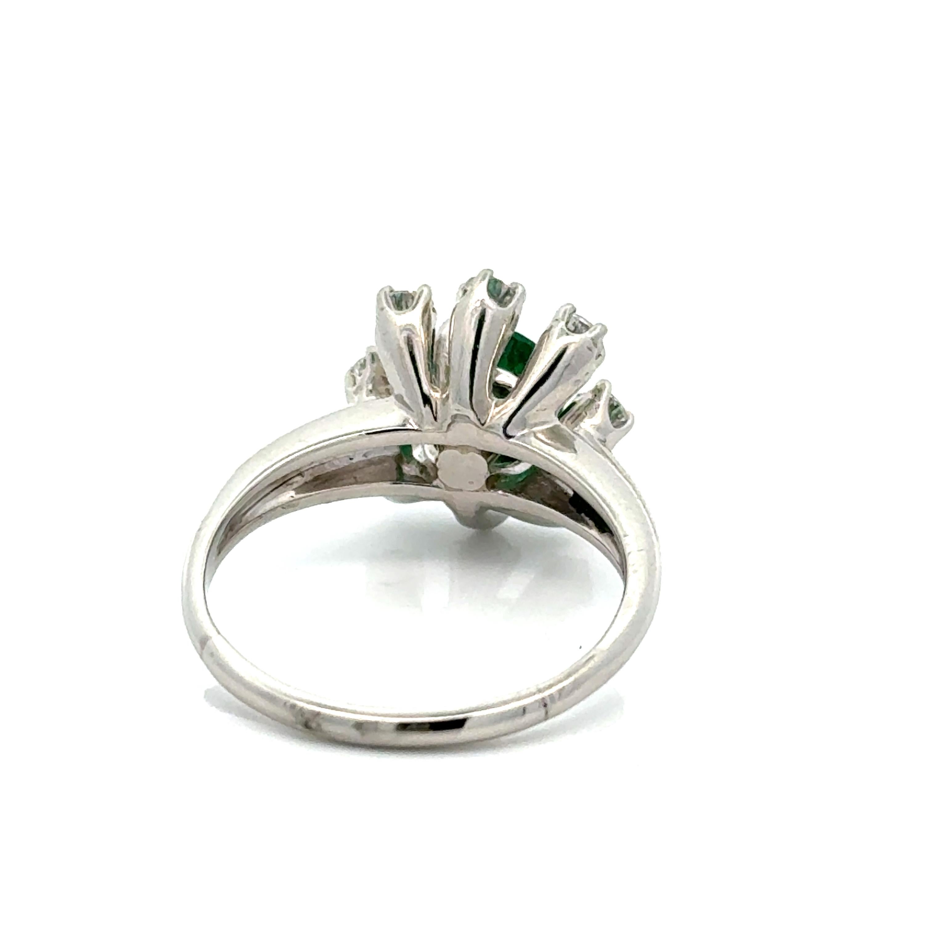 Smaragd und Diamant Platin Vintage Ring im Angebot 4