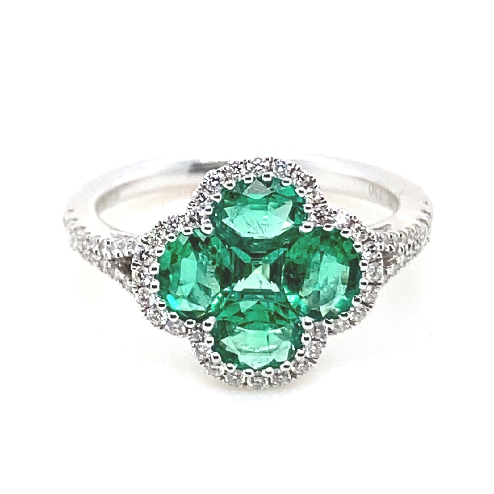 Round Cut Emerald and Diamond Quatrefoil Cluster Ring 18 Karat White Gold For Sale