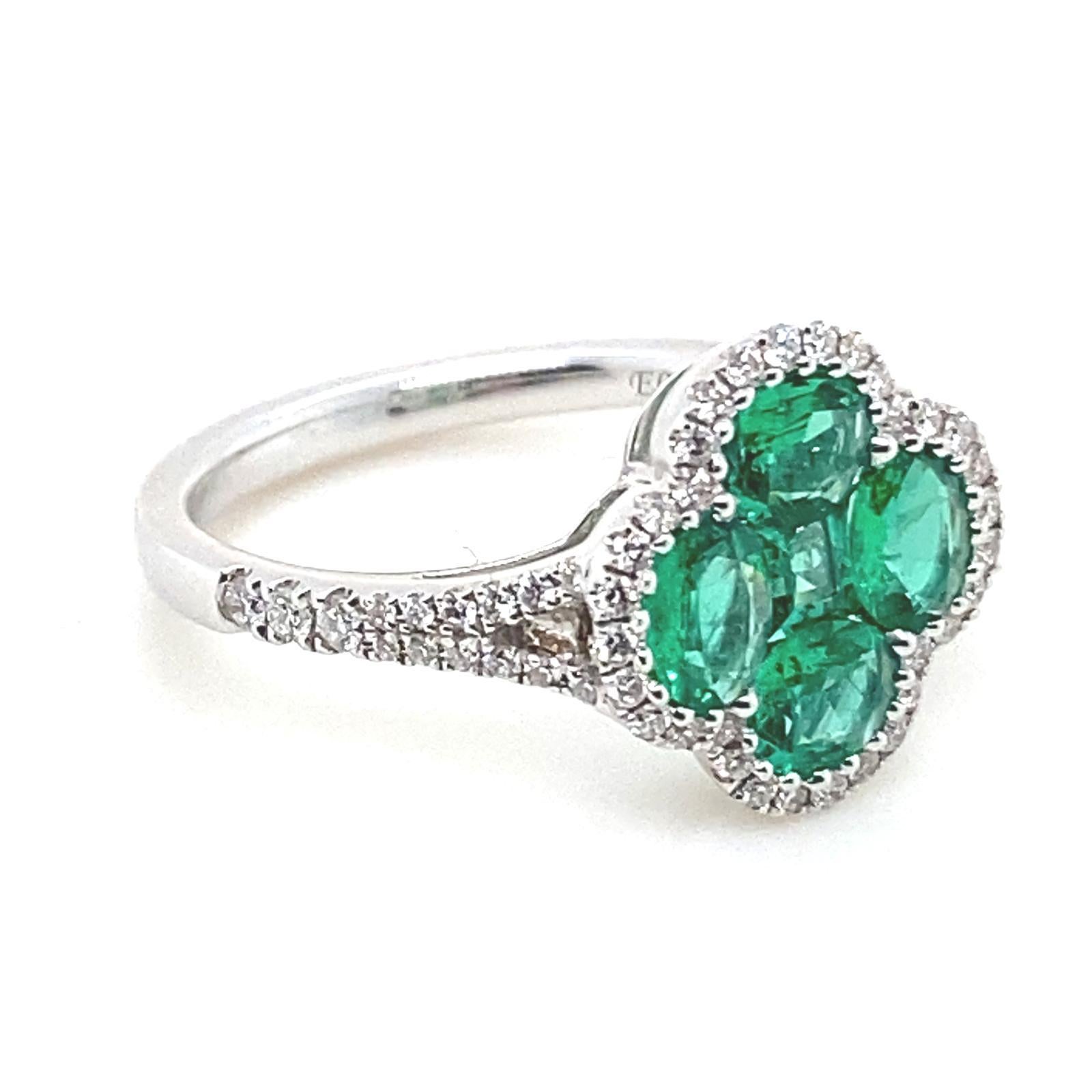 Emerald and Diamond Quatrefoil Cluster Ring 18 Karat White Gold In New Condition For Sale In London, GB
