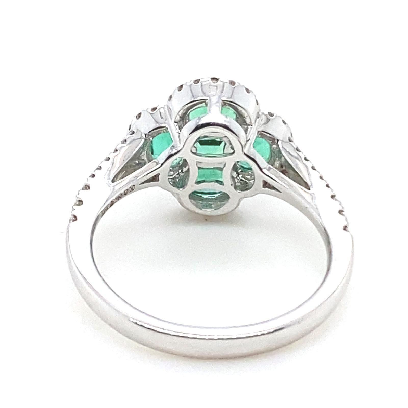 Emerald and Diamond Quatrefoil Cluster Ring 18 Karat White Gold For Sale 2