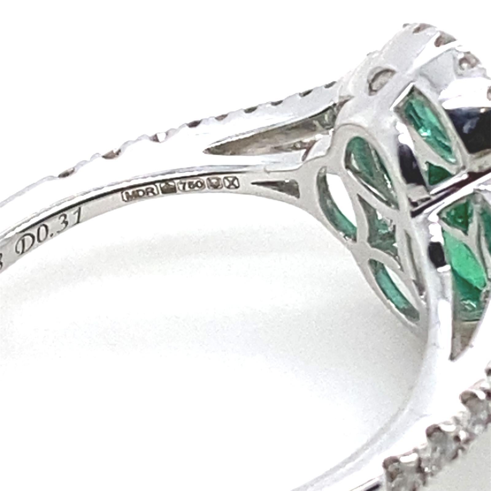 Emerald and Diamond Quatrefoil Cluster Ring 18 Karat White Gold For Sale 3