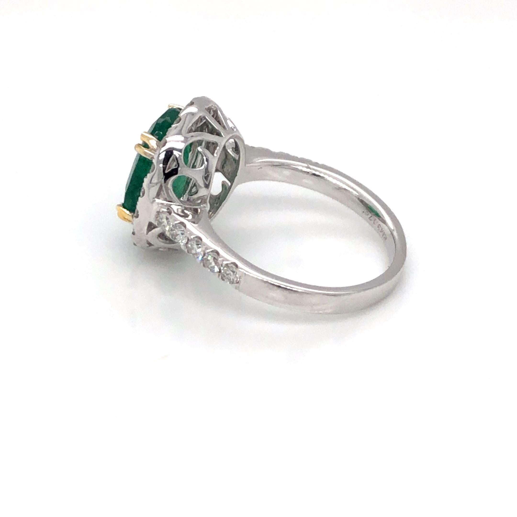 Round Cut Emerald and Diamond Ring 14K Yellow And White Gold For Sale