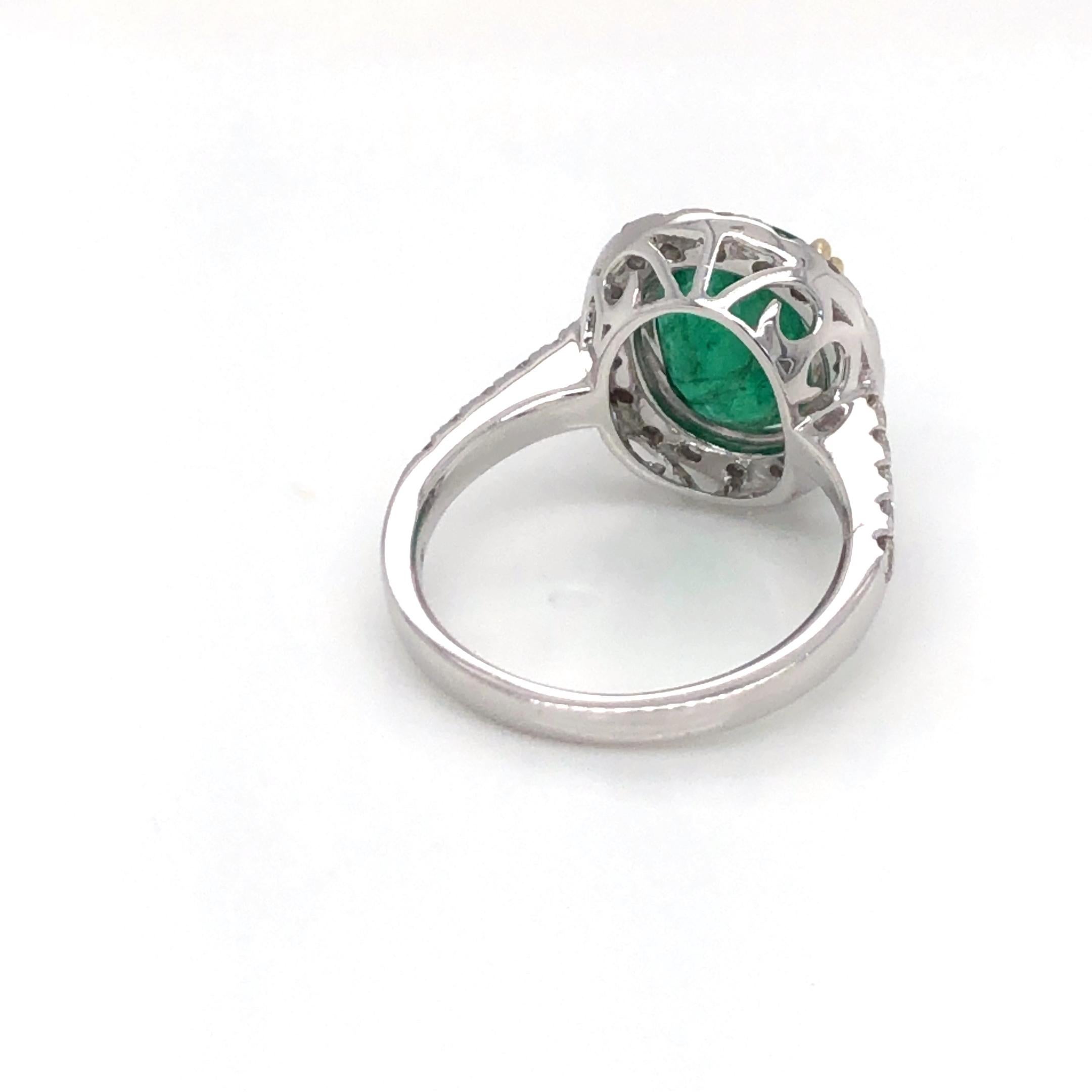 Emerald and Diamond Ring 14K Yellow And White Gold In New Condition In Dallas, TX