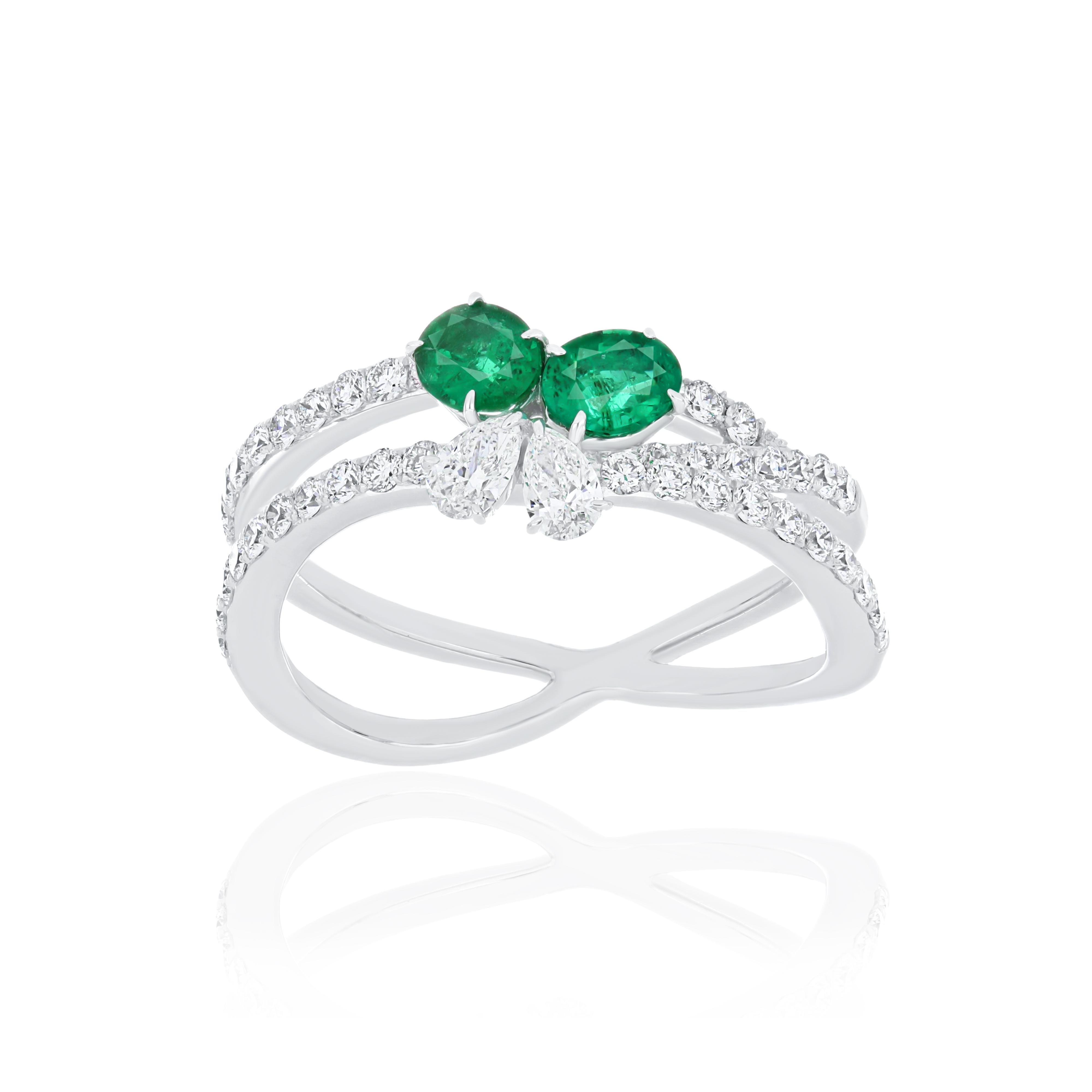 For Sale:  Emerald and Diamond Ring 18 Karat White Gold Fashion jewelry, handcraft Ring 2