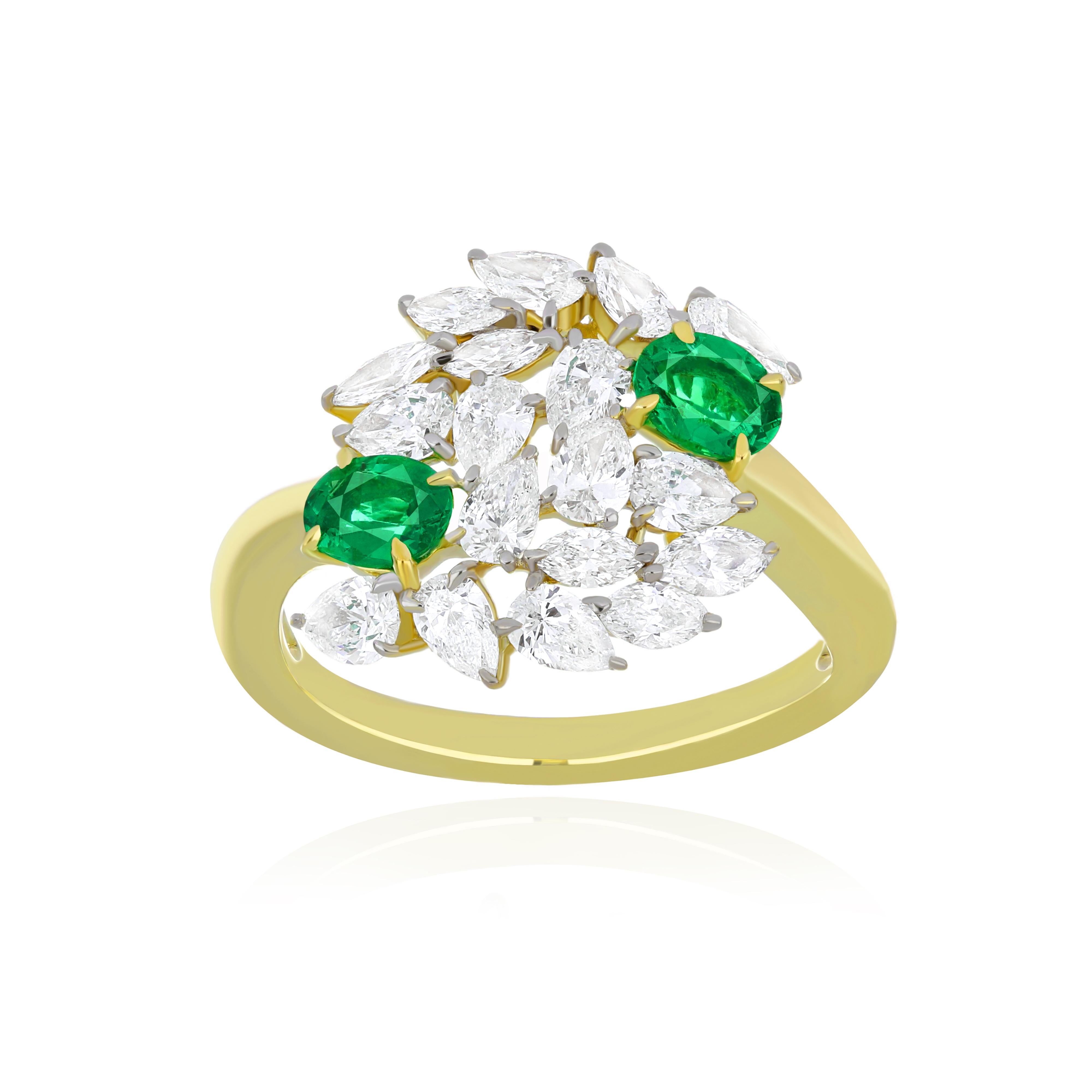 For Sale:  Emerald and Diamond Ring 18 Karat White Gold handcraft jewelry Ring for Gift 2