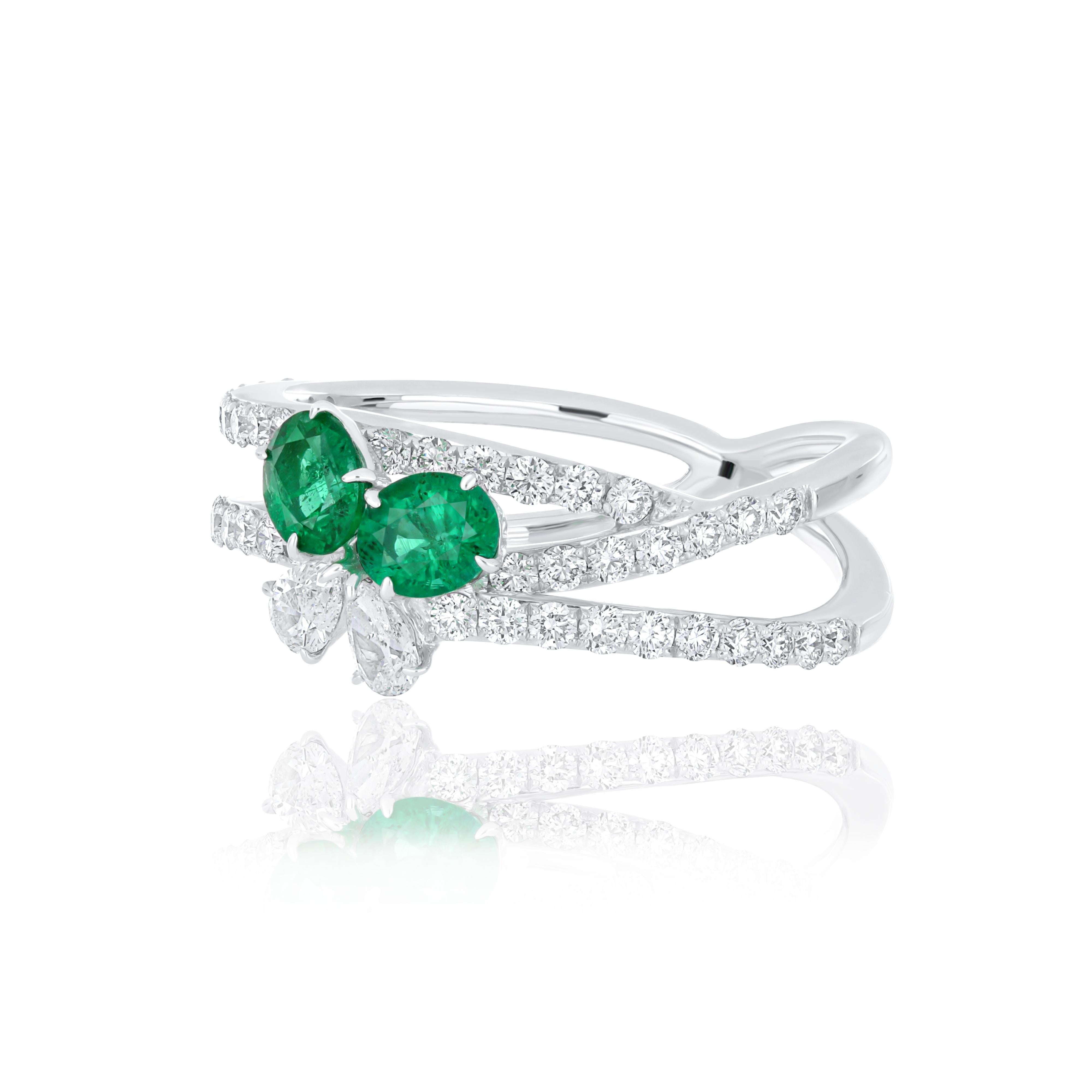 For Sale:  Emerald and Diamond Ring 18 Karat White Gold Fashion jewelry, handcraft Ring 3
