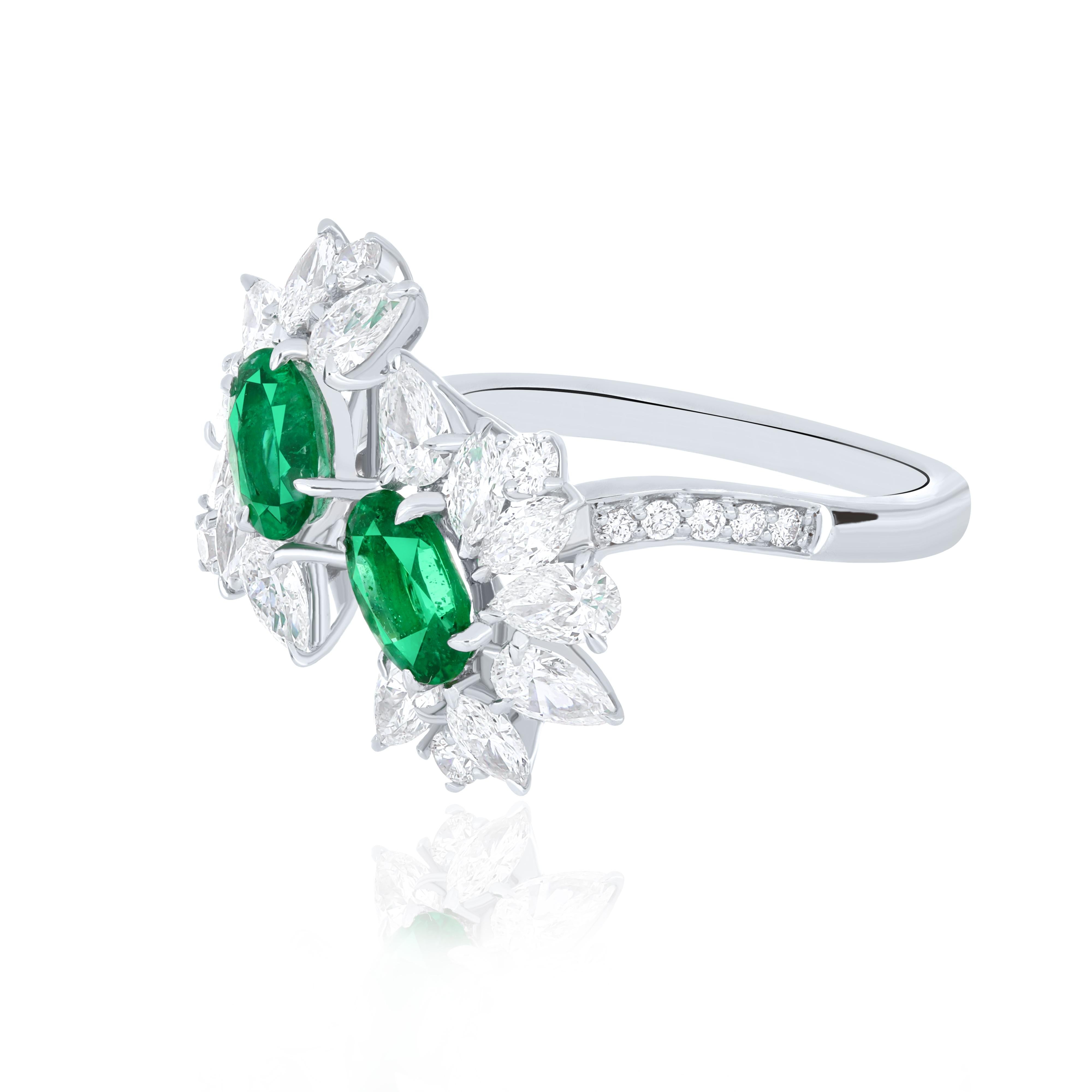 For Sale:  Emerald And Diamond Ring 18K White Gold handcraft Jewelry Ring For Wedding Wear 3