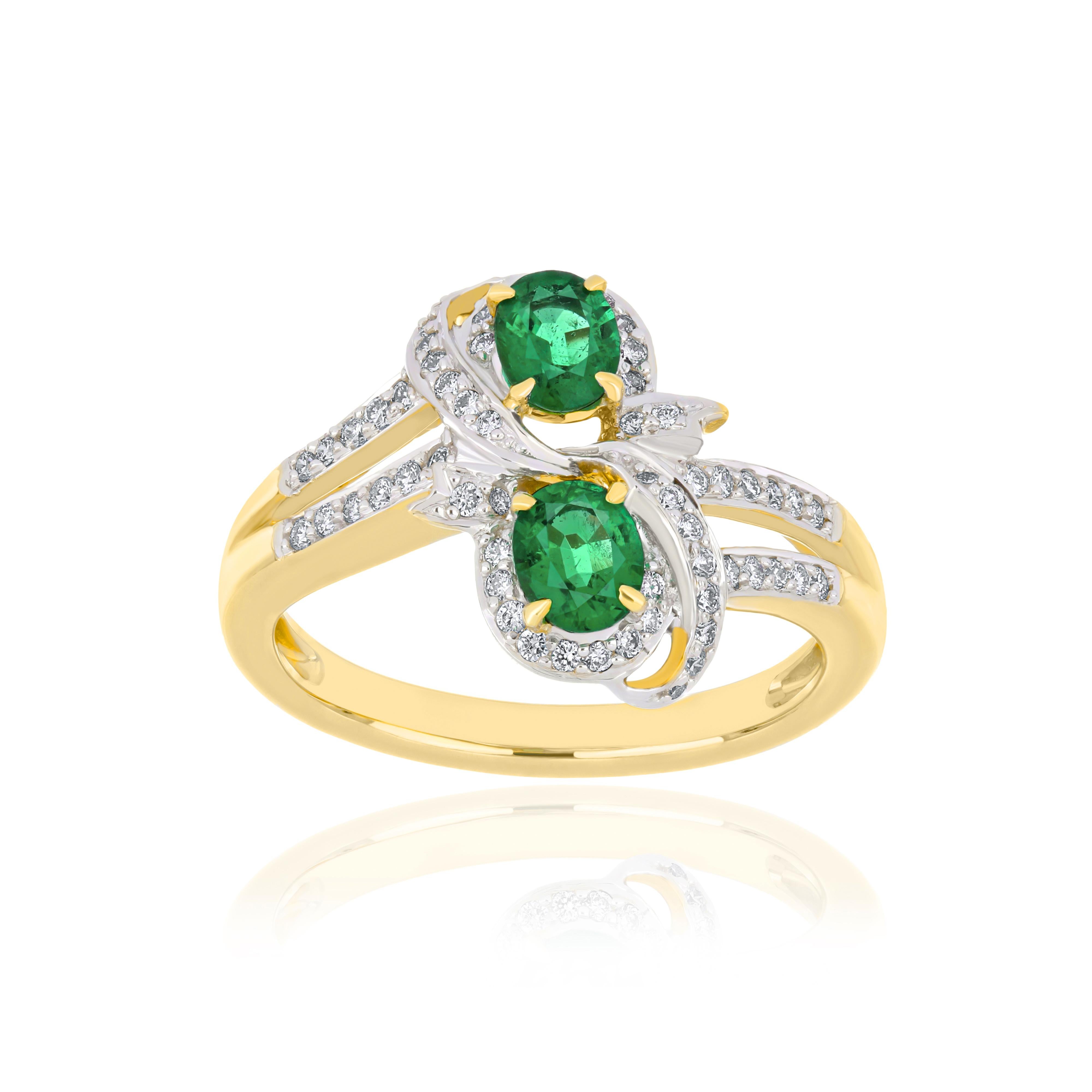 Oval Cut Emerald and Diamond Ring 18 Karat Yellow Gold Weddings & Party Wear Jewelry For Sale