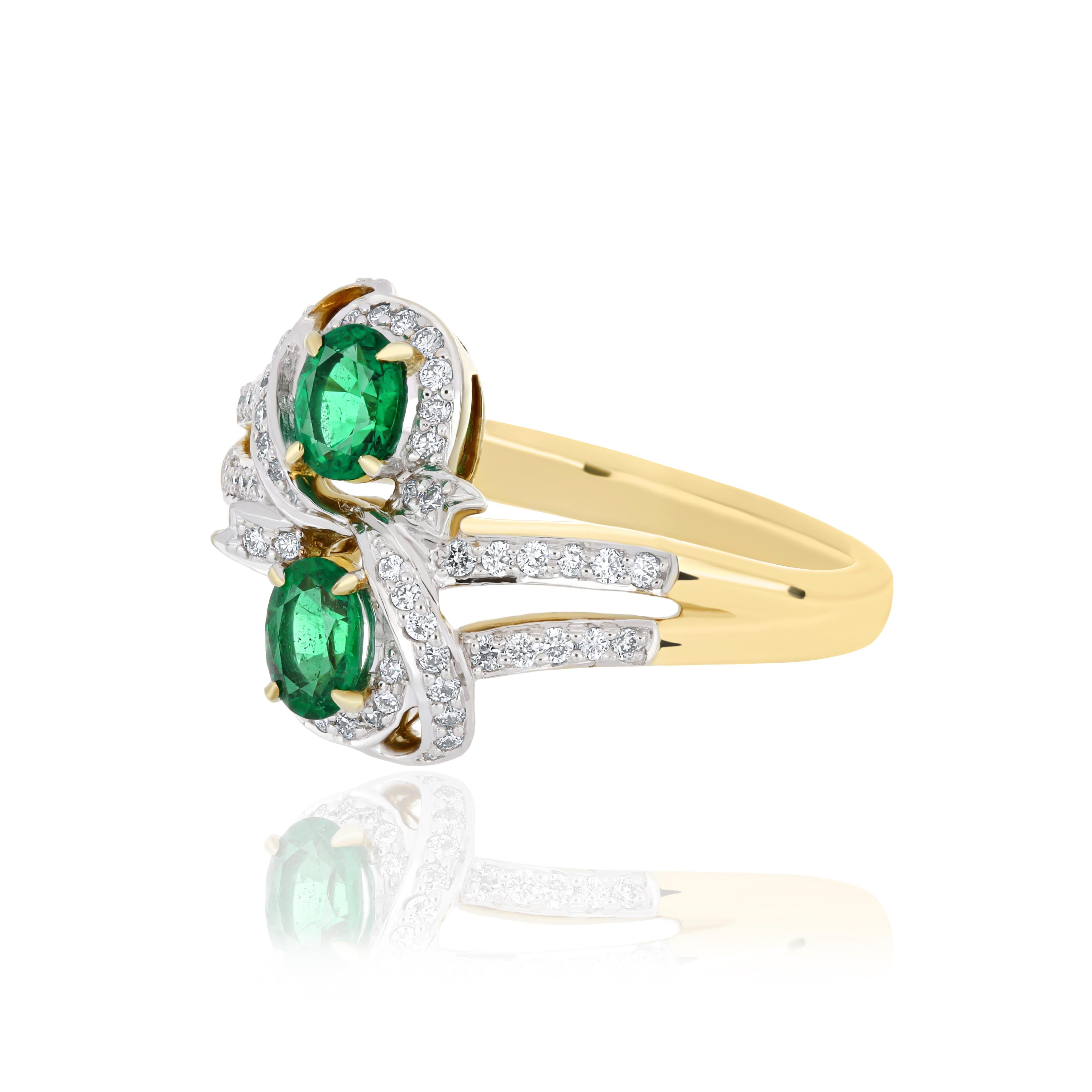 Emerald and Diamond Ring 18 Karat Yellow Gold Weddings & Party Wear Jewelry In New Condition For Sale In JAIPUR, IN