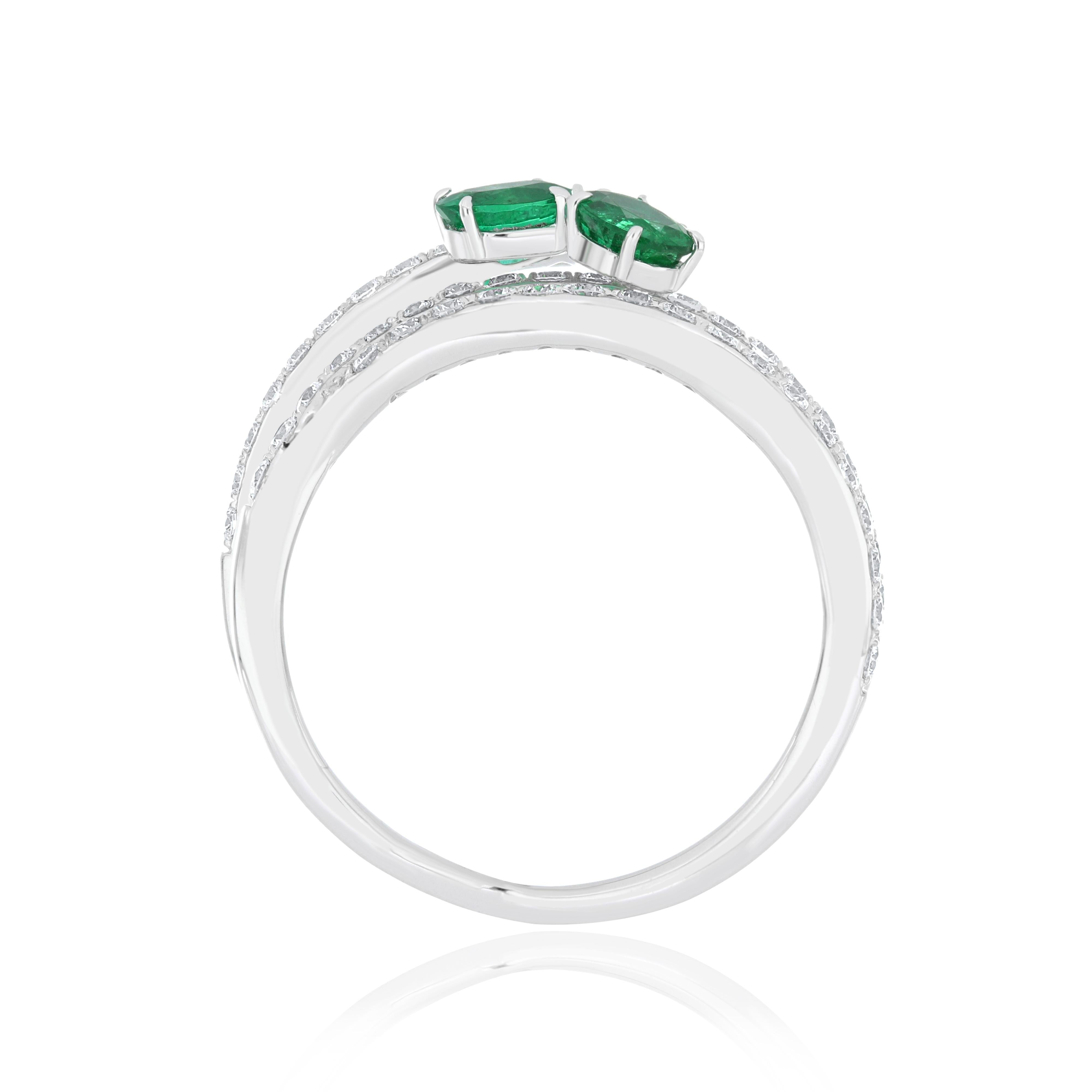 For Sale:  Emerald and Diamond Ring 18 Karat White Gold Fashion jewelry, handcraft Ring 5