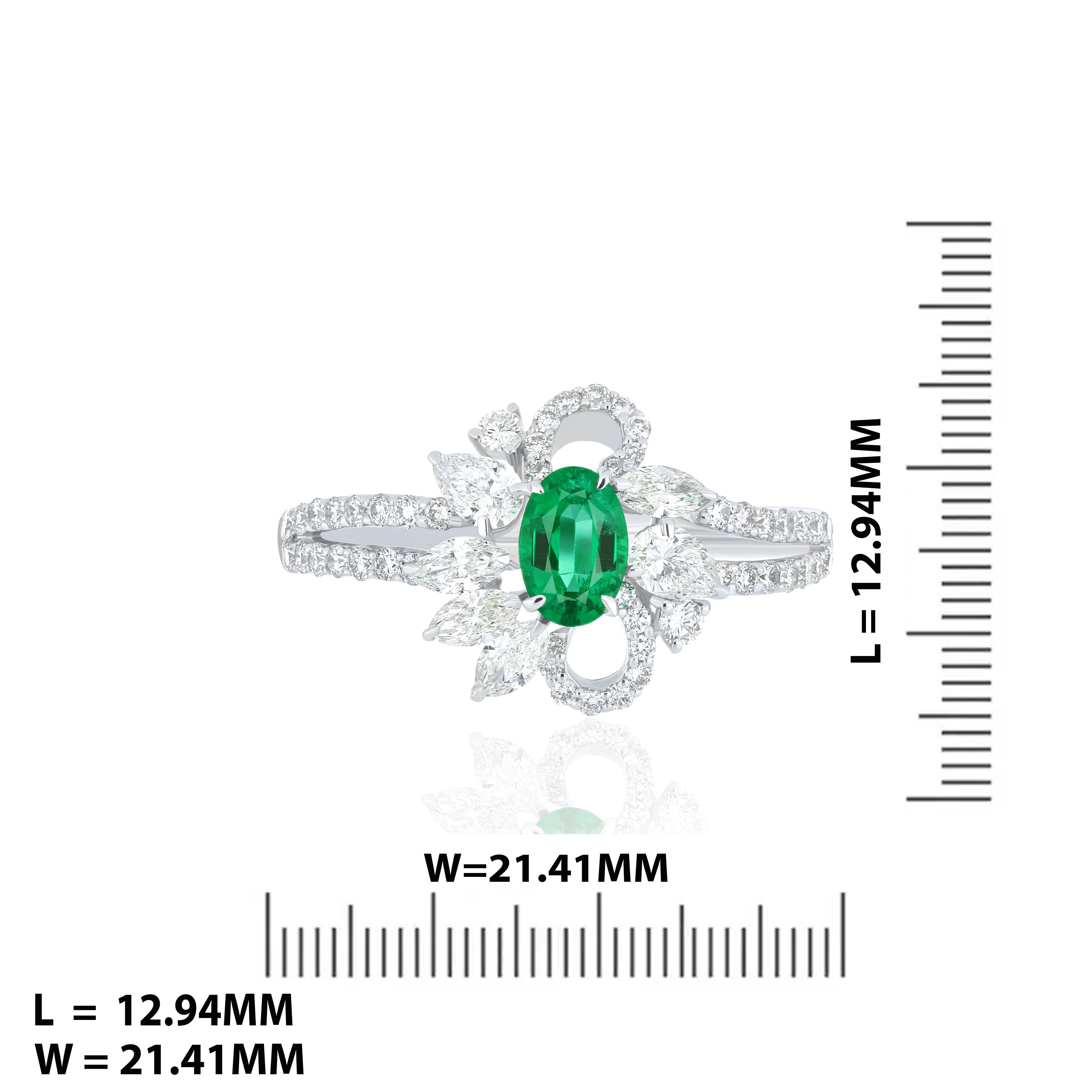 18Karat White Gold Handcraft Jewelry Ring Emerald & Diamond Ring for Party Wear For Sale 2