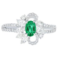 Used 18Karat White Gold Handcraft Jewelry Ring Emerald & Diamond Ring for Party Wear