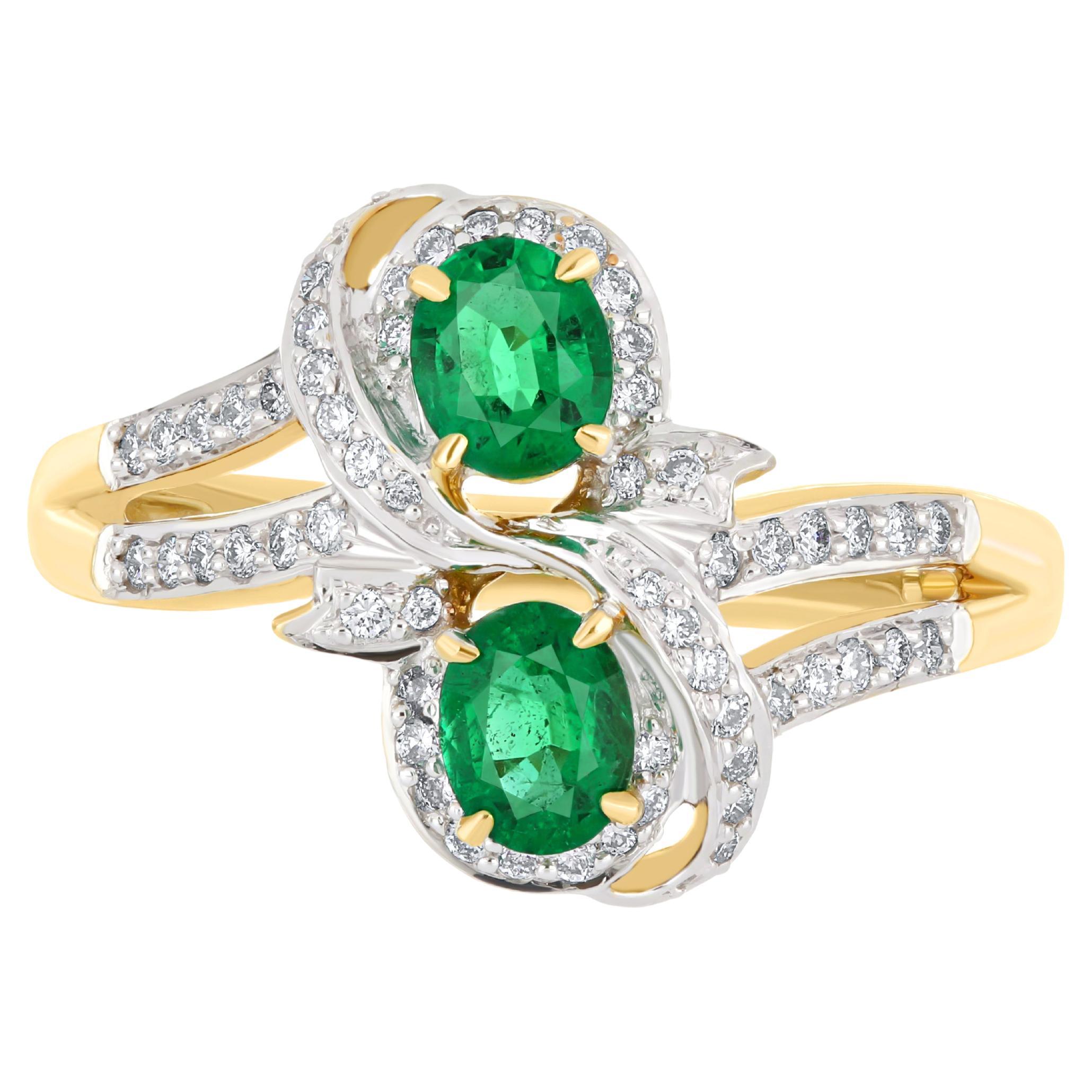 Emerald and Diamond Ring 18 Karat Yellow Gold Weddings & Party Wear Jewelry For Sale