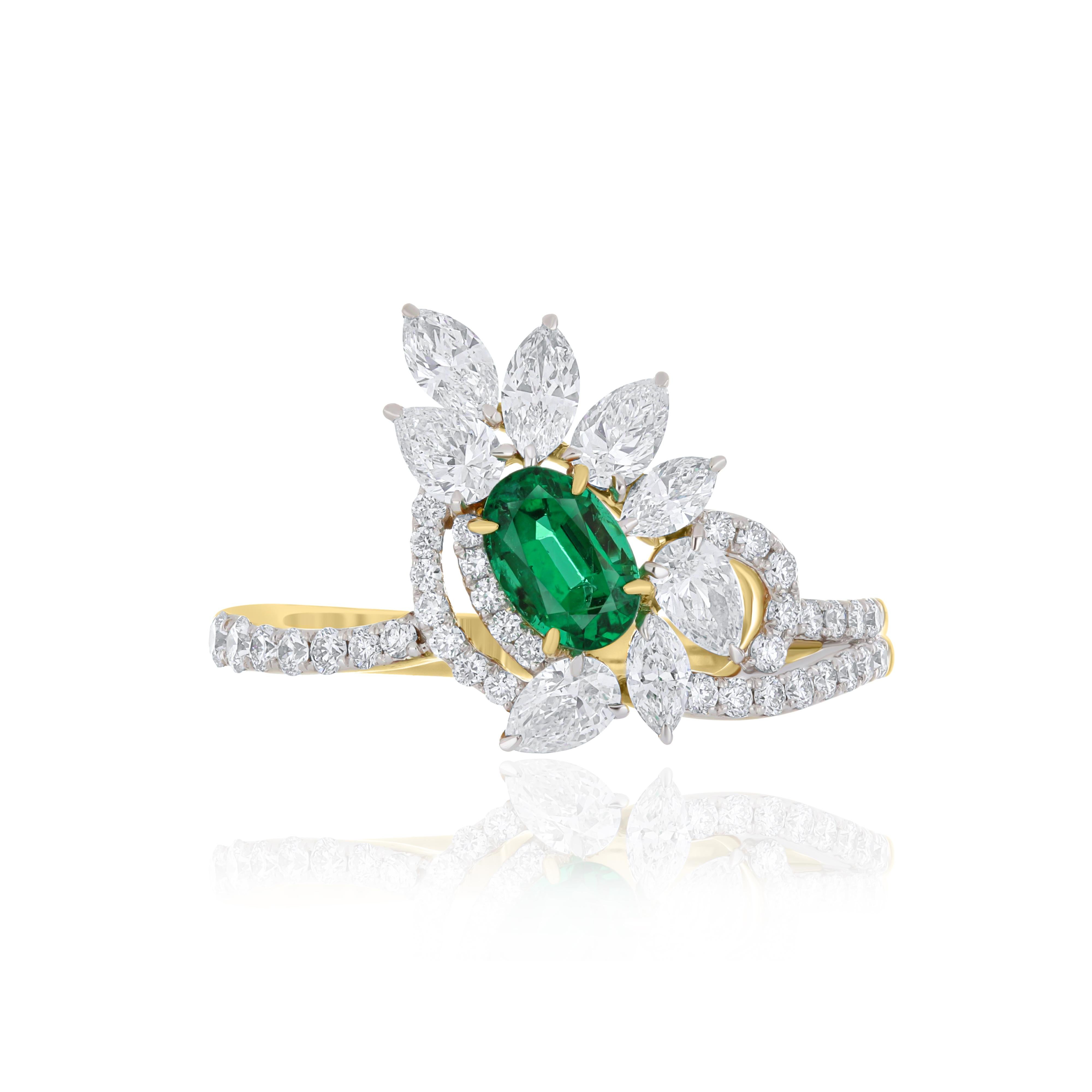 For Sale:  Emerald and Diamond Ring 18 Karat Yellow Gold handcraft jewelry for Party Wear 2