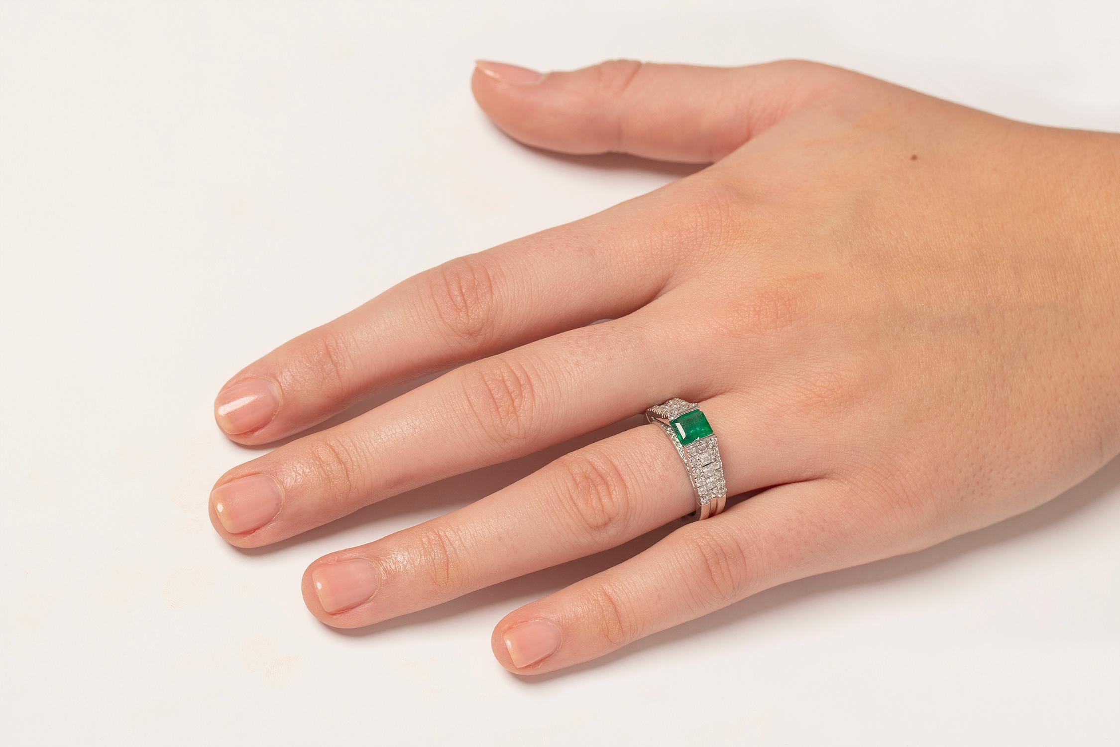 Women's or Men's Emerald and Diamond Ring, circa 1980s