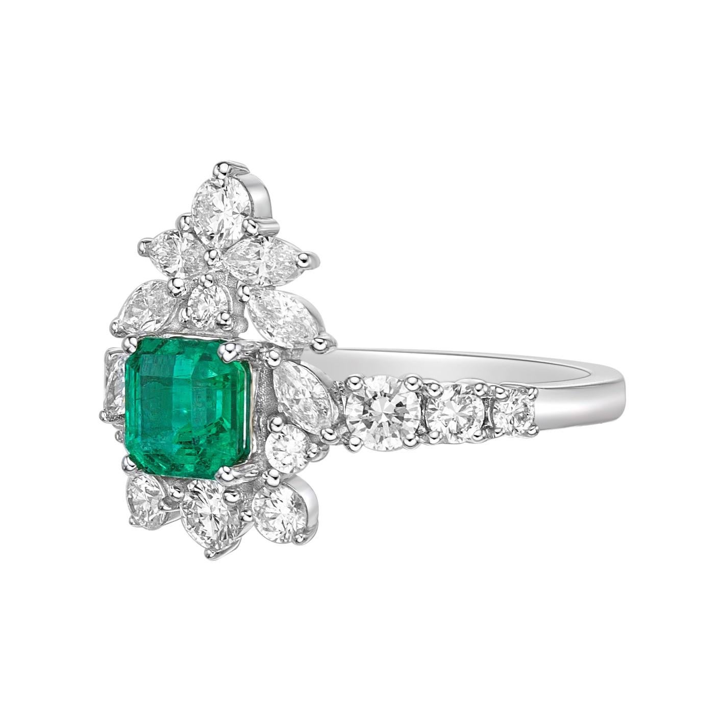 Emerald and Diamond Ring & Earring Set in 18 Karat White Gold In New Condition In Hong Kong, HK