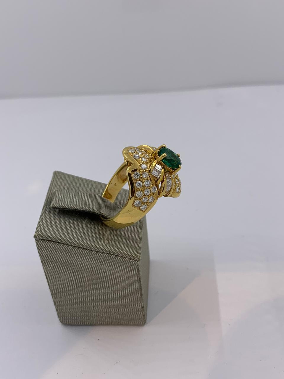 Emerald and Diamond Ring 
set in 18kt Yellow Gold
Emerald 0/86 ct
Diamond 0.42 ct
R Diamonds 0.78ct
21-10257