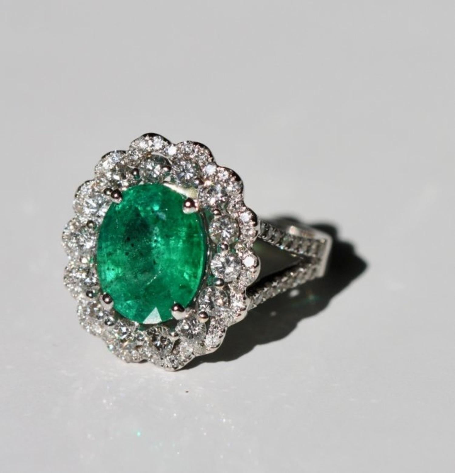 Emerald and Diamond Ring In Good Condition In Palm Beach, FL