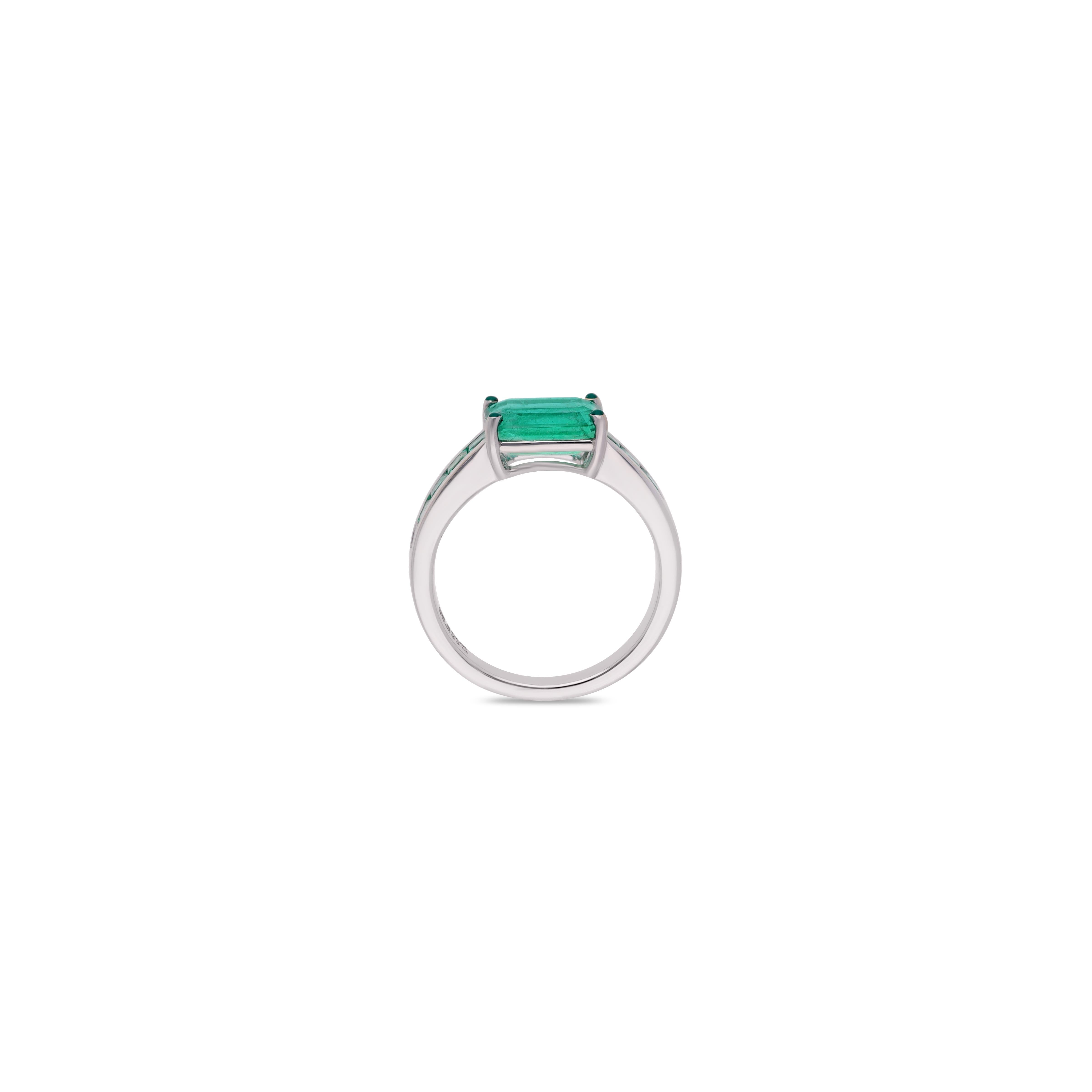 Smaragd- und Diamant-Ring (Moderne) im Angebot