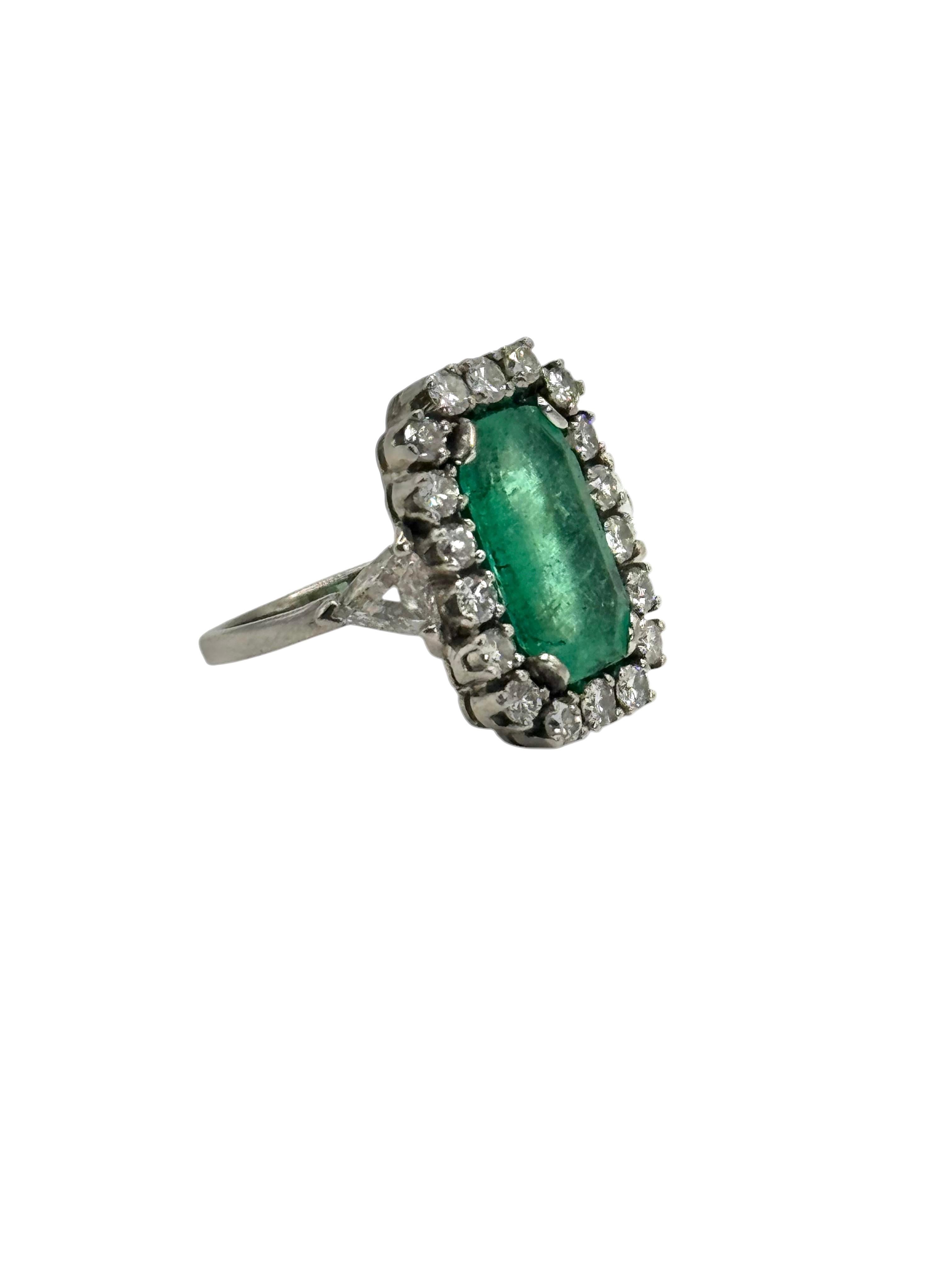Smaragd- und Diamant-Ring (Smaragdschliff) im Angebot
