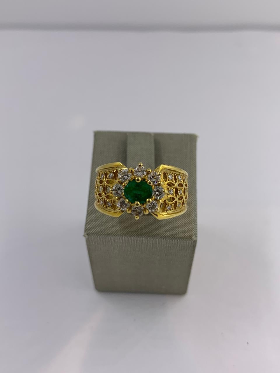 Oval Cut Emerald and Diamond Ring For Sale
