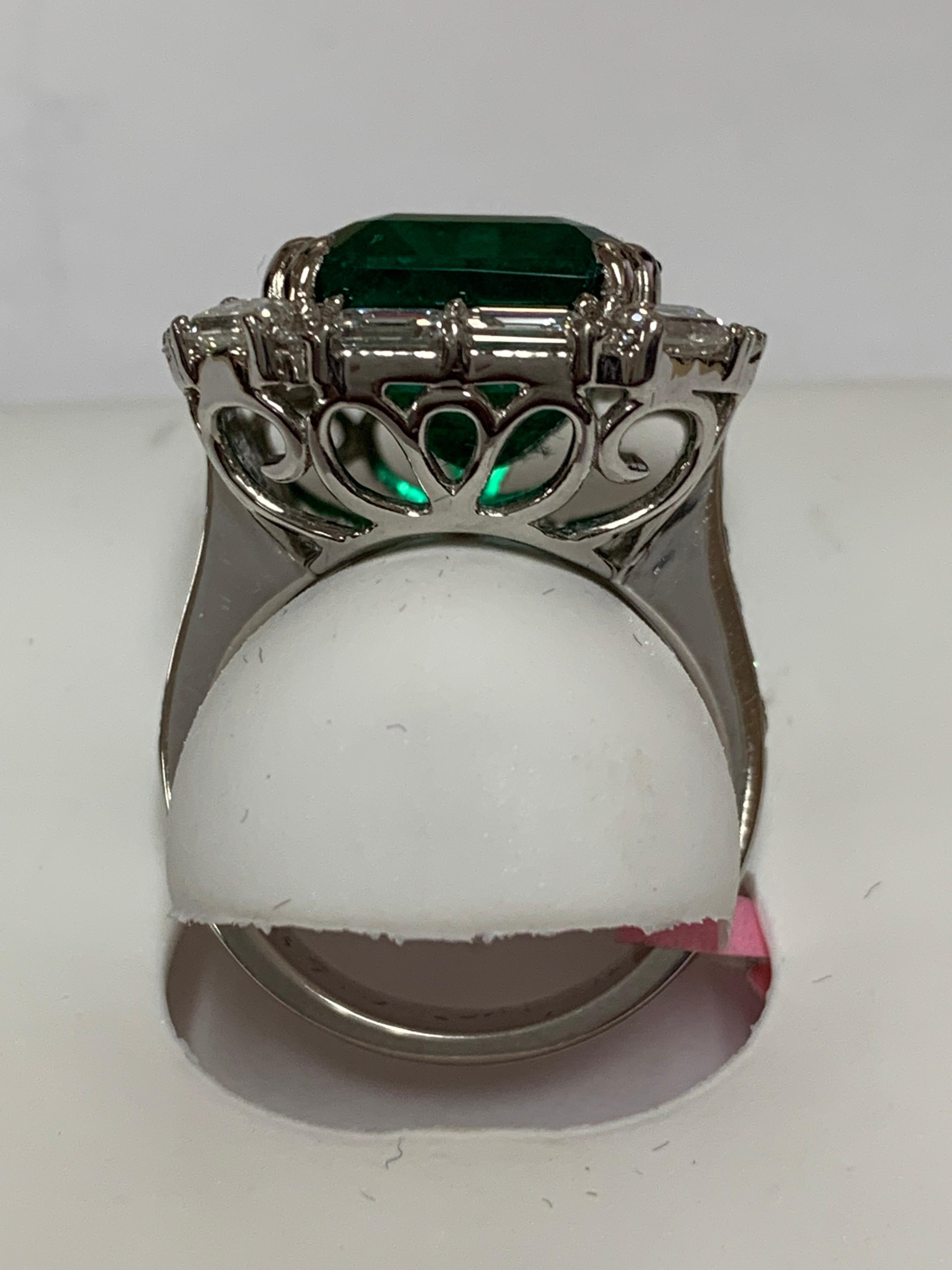 Emerald and Diamond Ring In New Condition In Trumbull, CT
