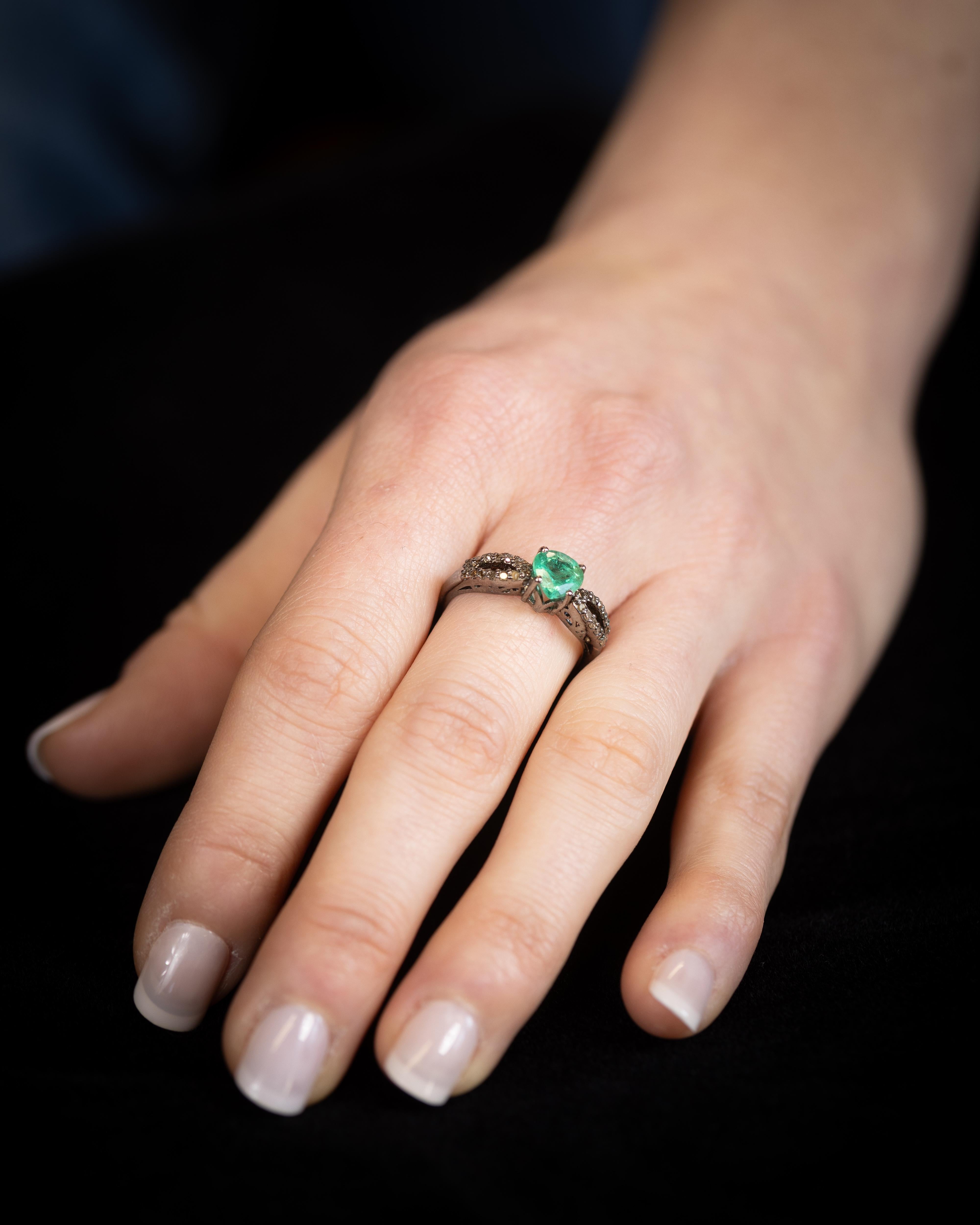 Smaragd- und Diamant-Ring im Zustand „Hervorragend“ im Angebot in Nantucket, MA