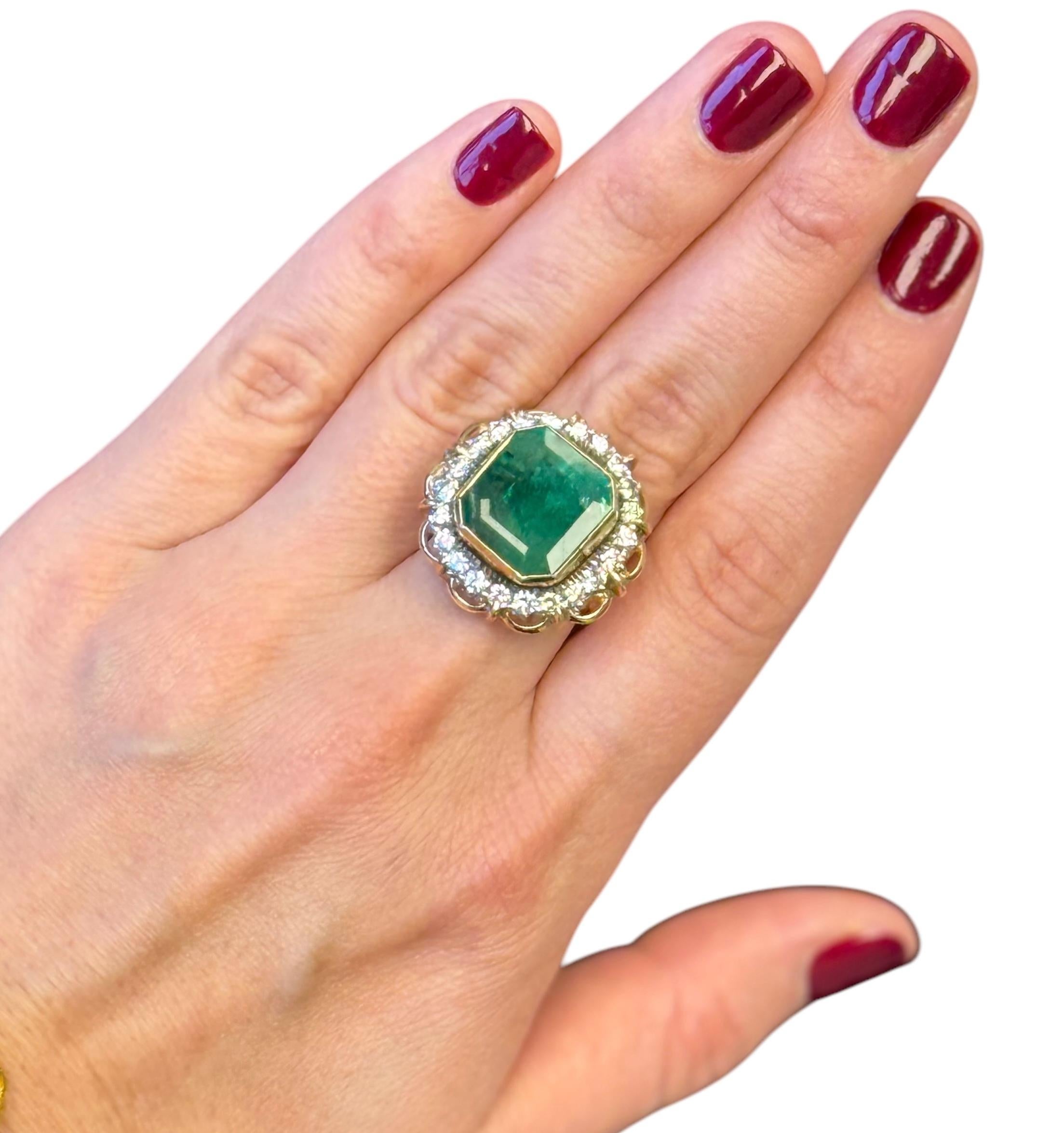 Smaragd- und Diamant-Ring im Zustand „Hervorragend“ im Angebot in Great Neck Plaza, NY