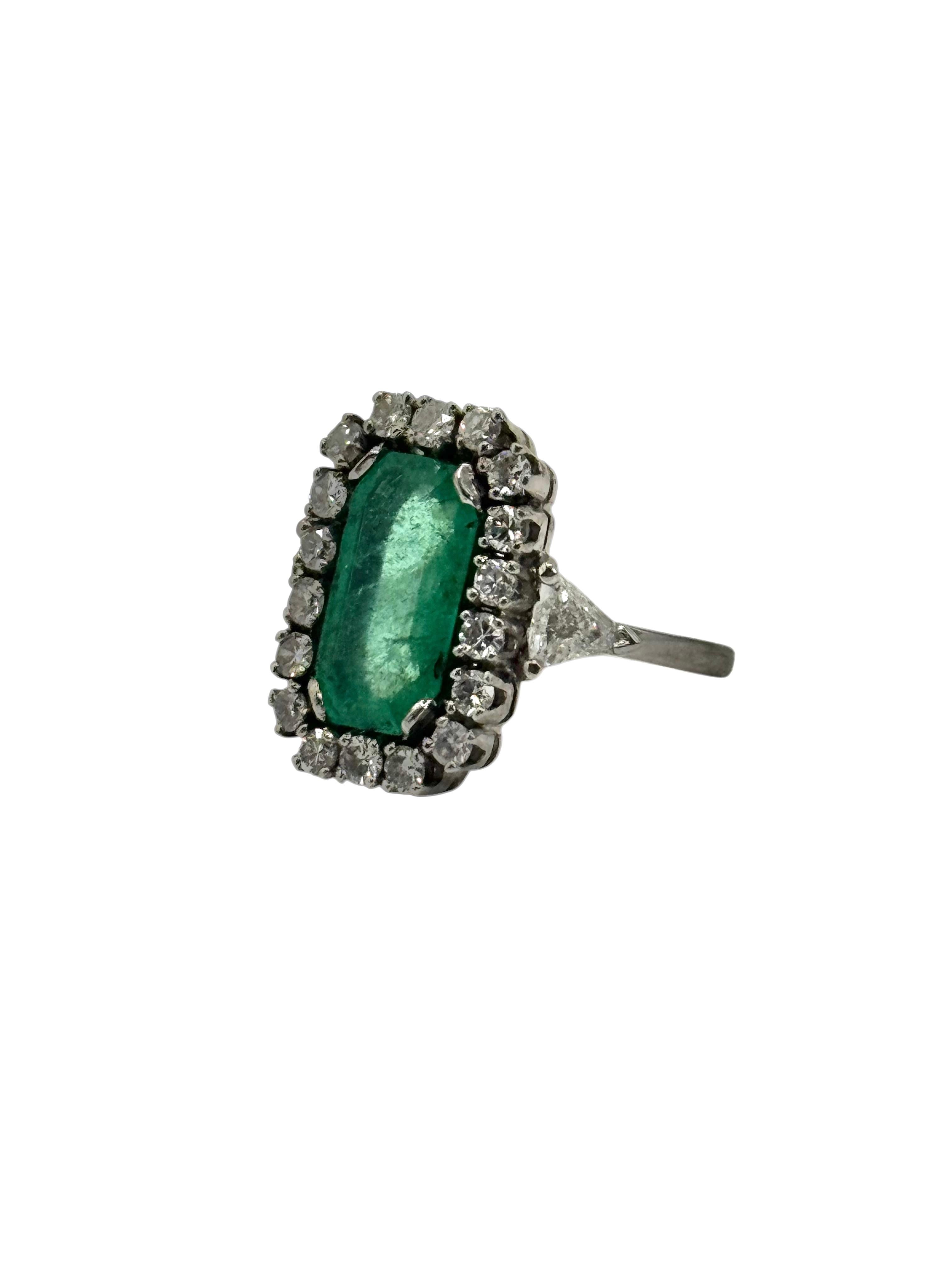 Smaragd- und Diamant-Ring im Zustand „Hervorragend“ im Angebot in Great Neck Plaza, NY